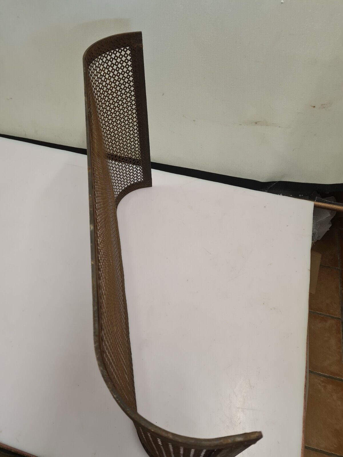 Iron chimney screen