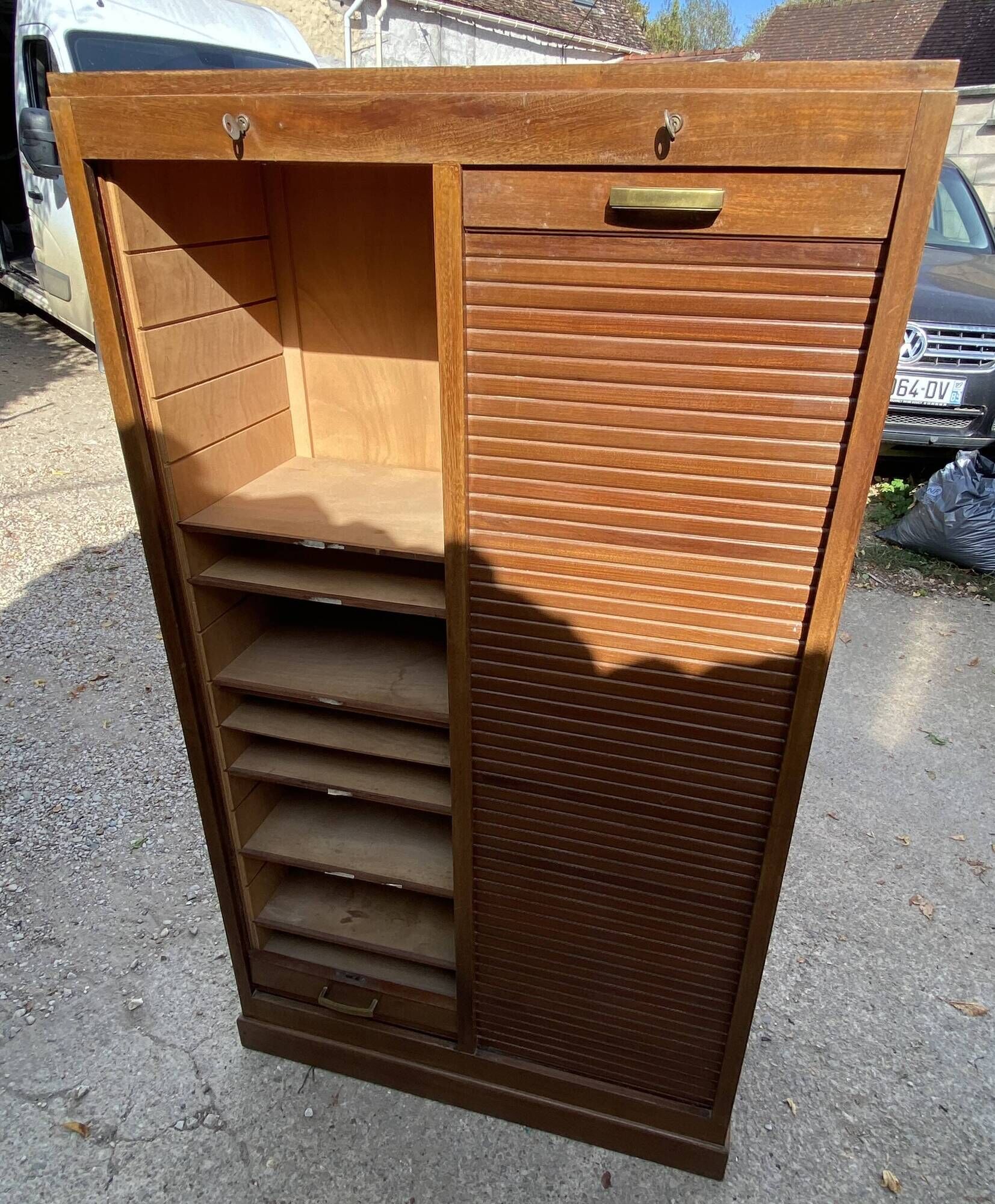 Double-column oak filing cabinet with curtains, 50.