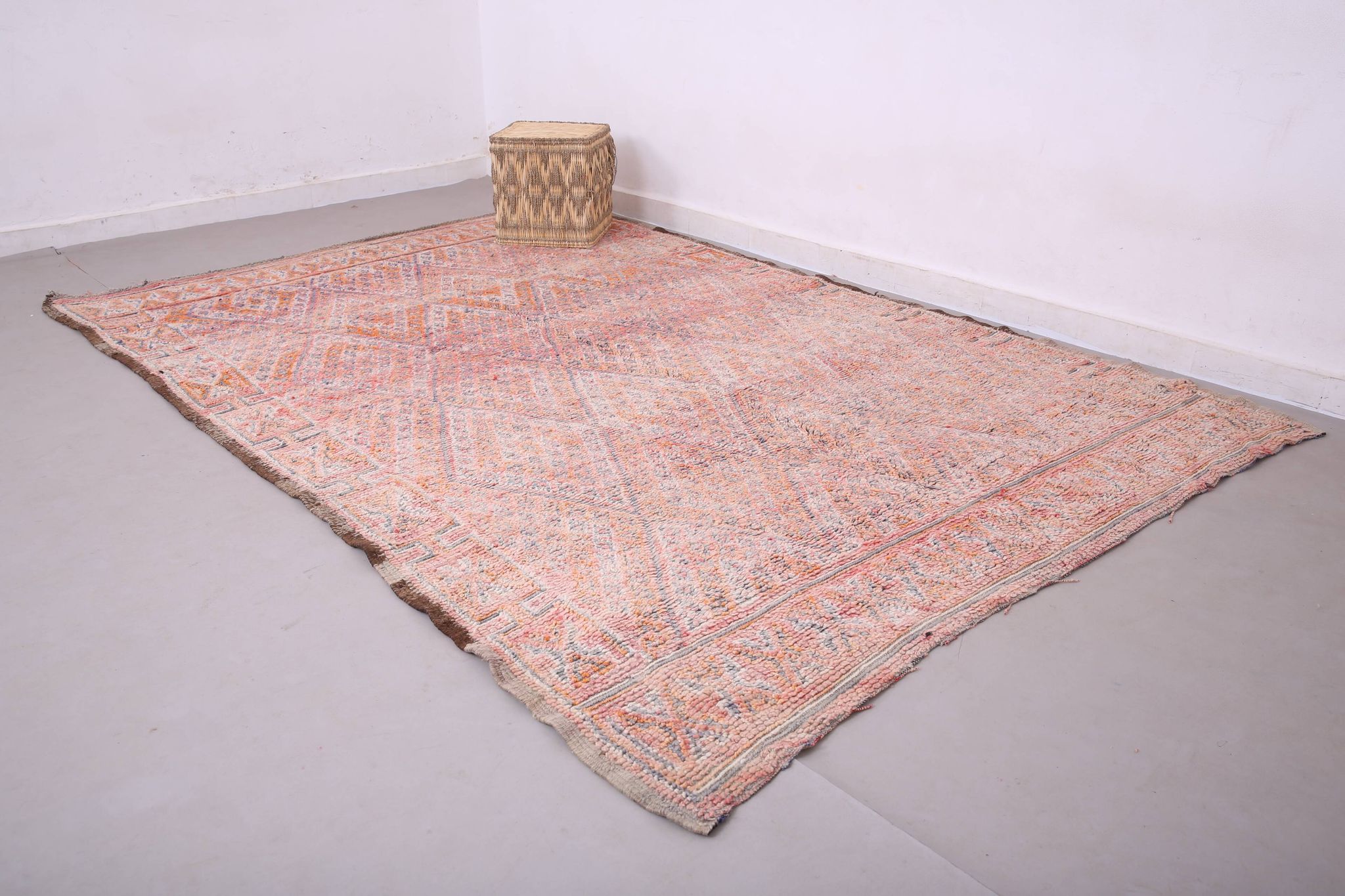 Pink Vintage Moroccan Rug 205 x 303 cm, Berber Wool Rug, Berber Boho Rug