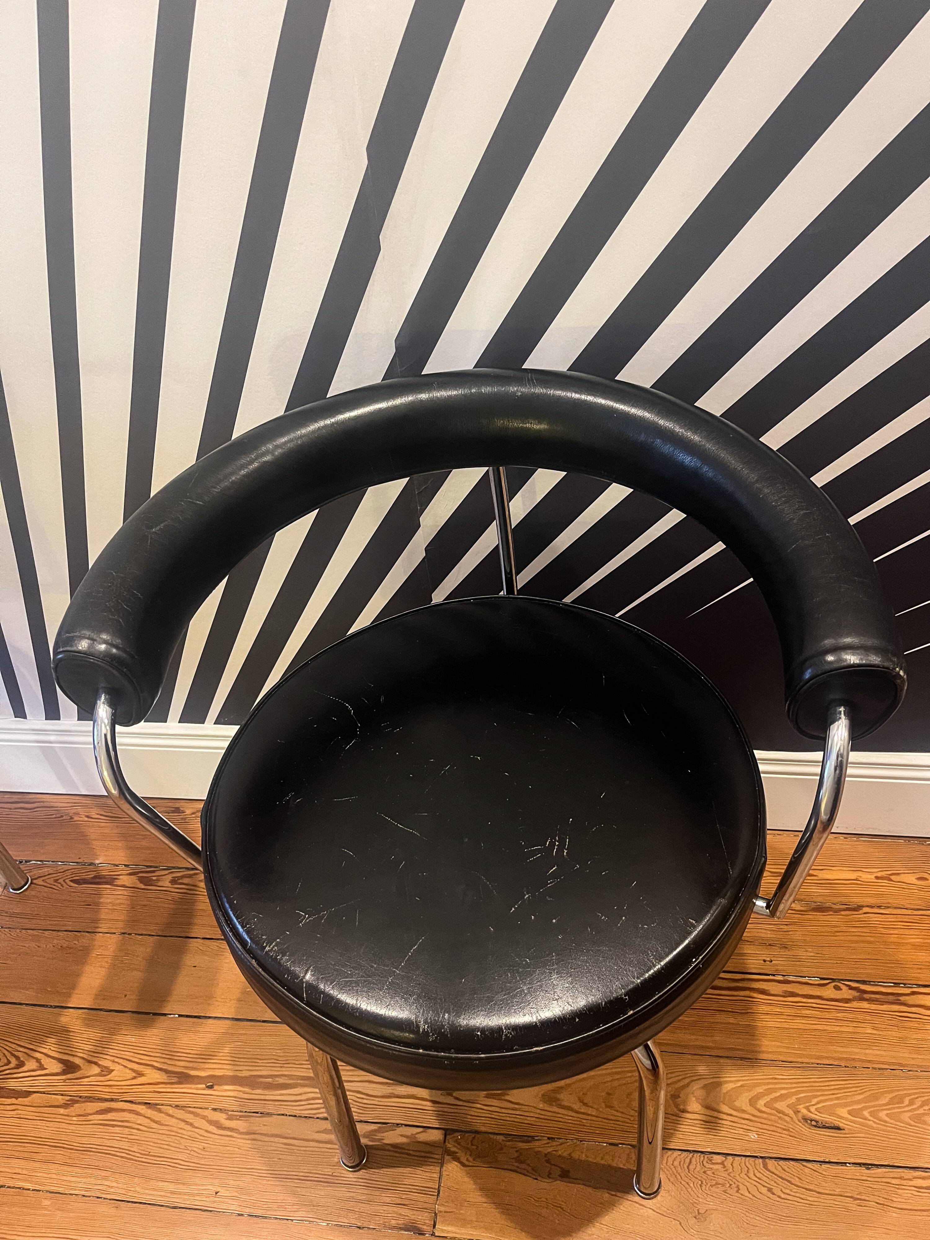 La Corbusier, Pair of LC7 armchairs, Cassina edition