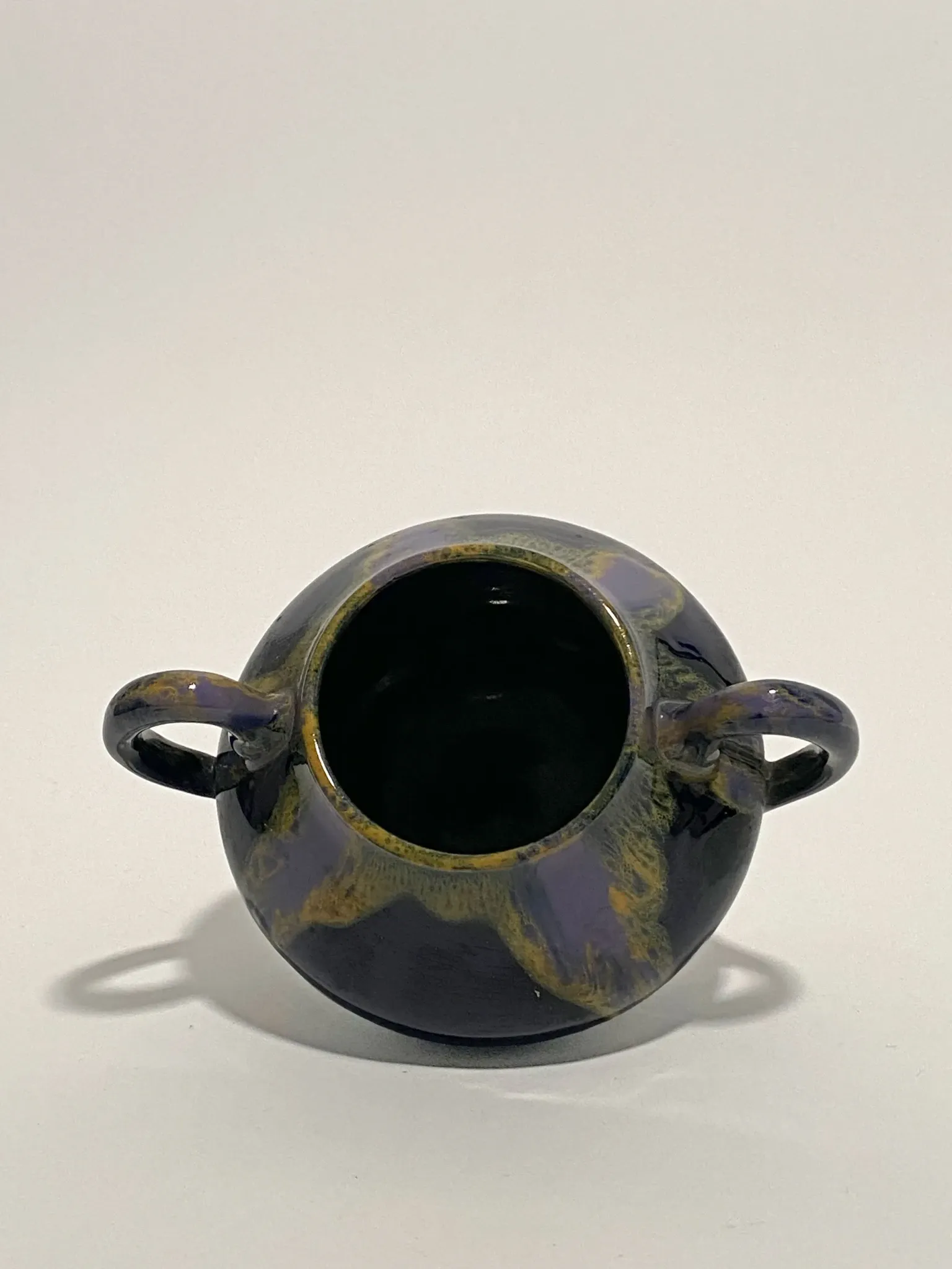 Ceramic sugar bowl with lid