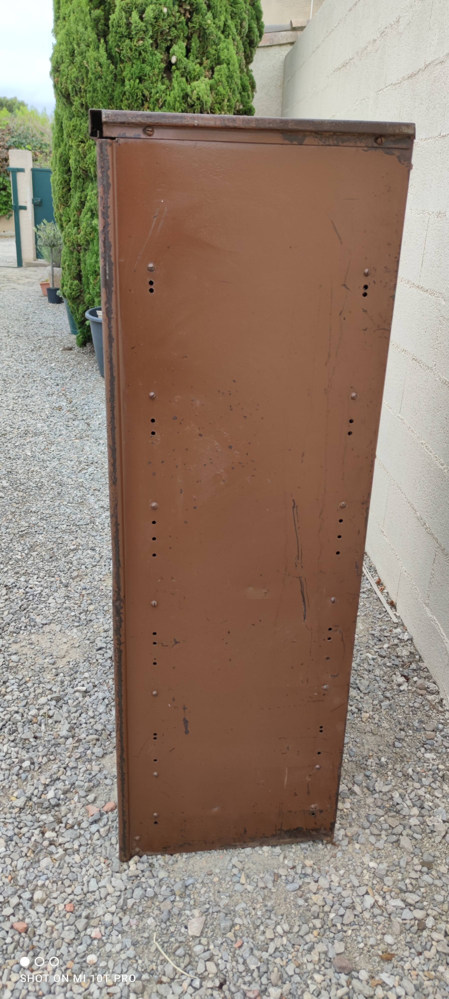 Industrial trade cabinet with drawers