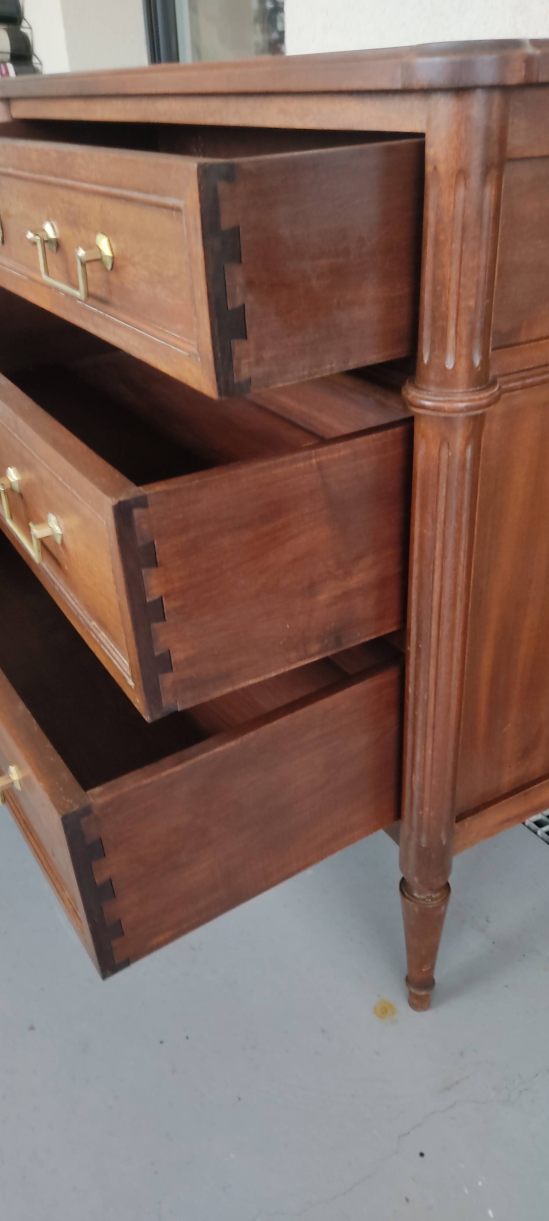 Chest of drawers