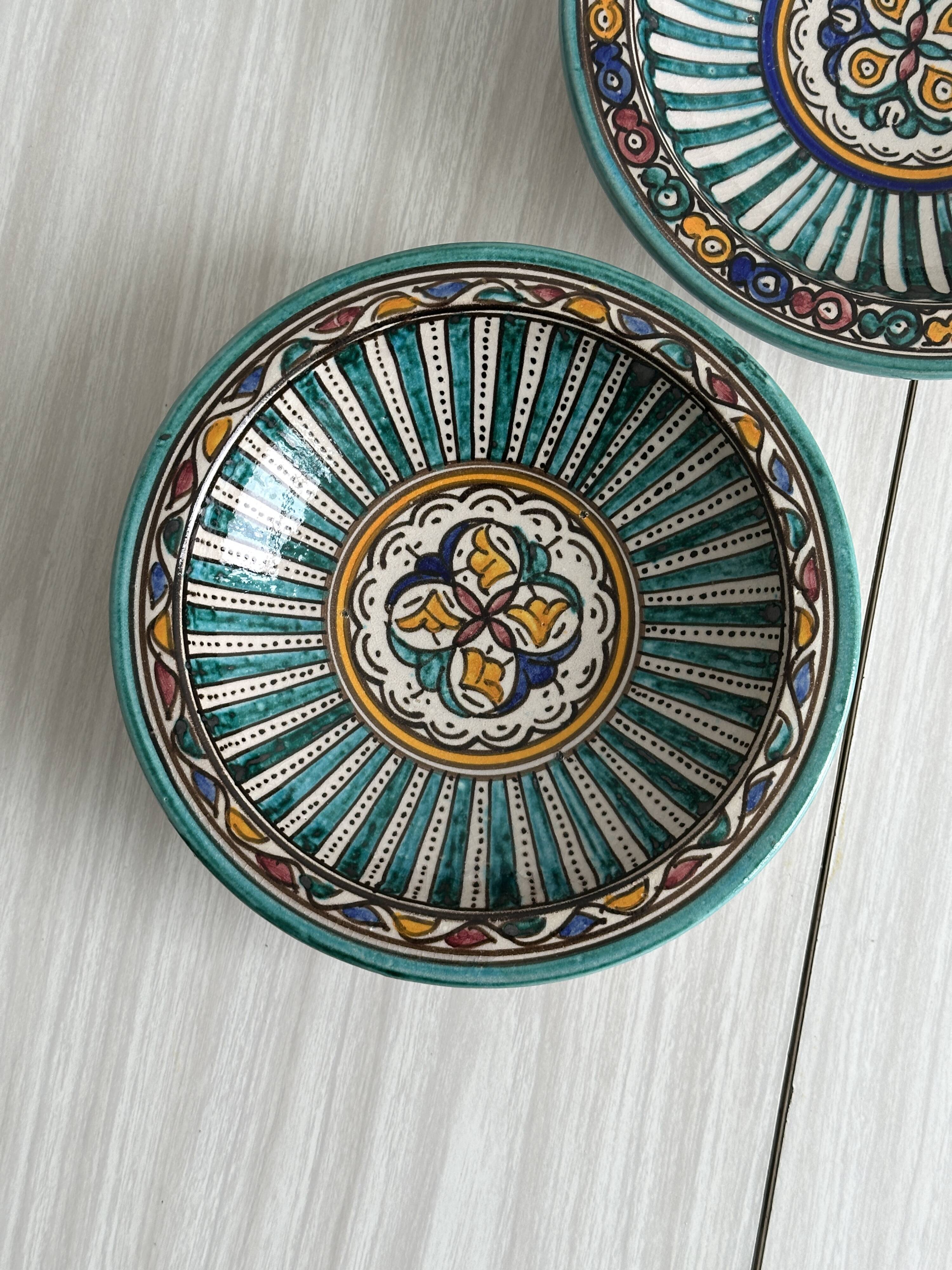 2 plats anciens artisanaux en céramique