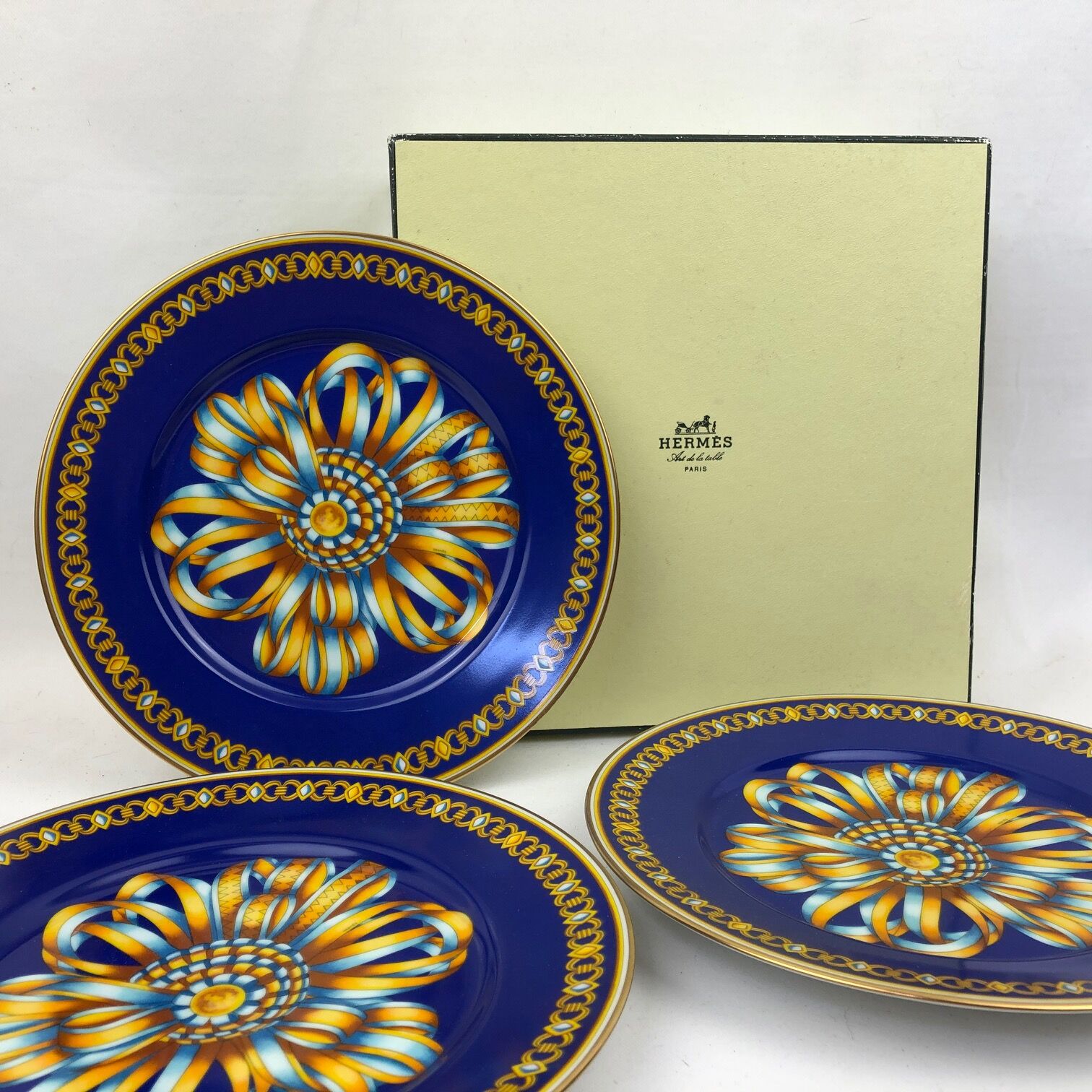 Hermes, "Silk Cocarde" model 3 plates in their packaging, 20th