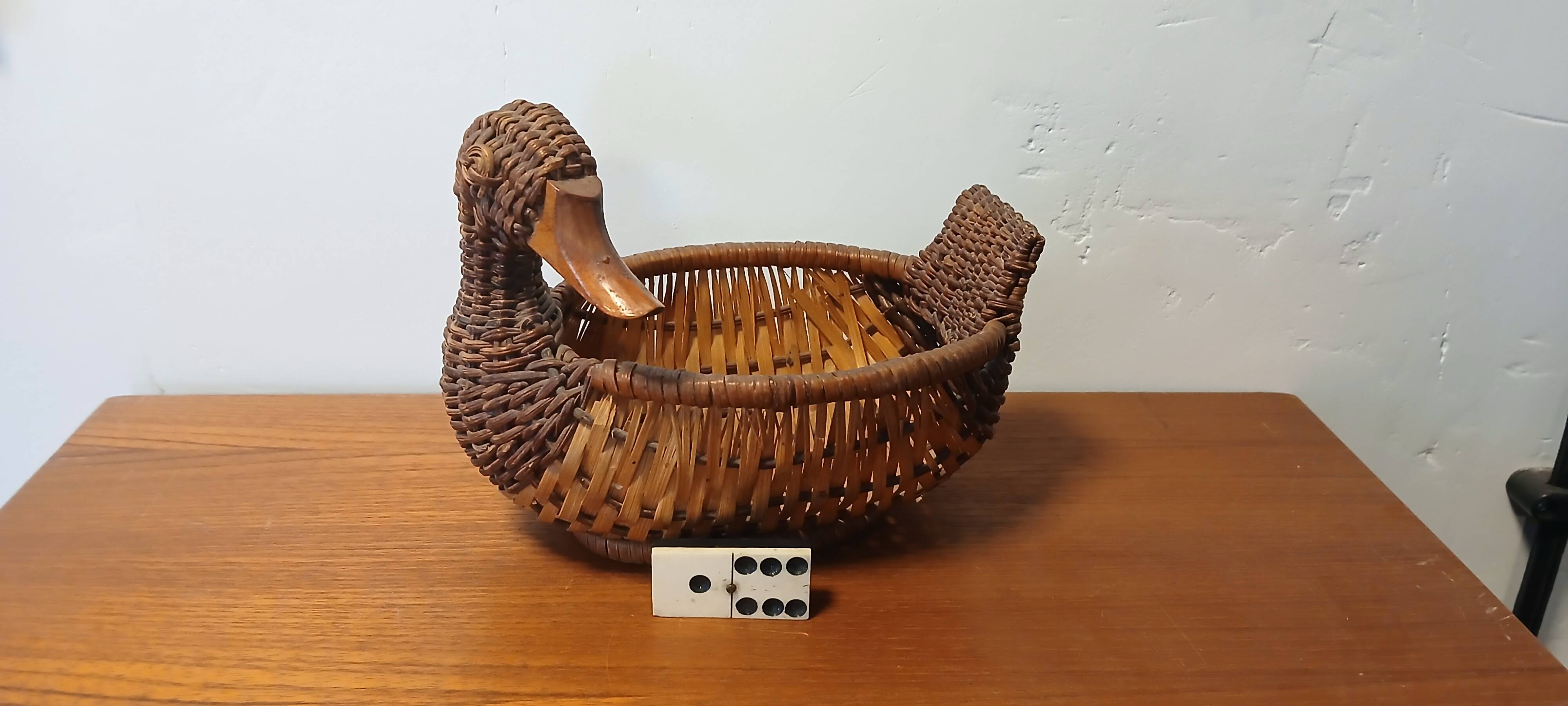 Wicker duck basket