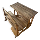 Bureau d’écolier en bois avec encrier