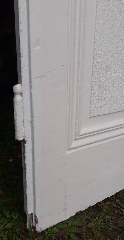 Communication door h221.5xl90cm old paneled, molded, interior