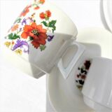 A set of 4 cups and vintage saucers in fine porcelain of the brand m and s