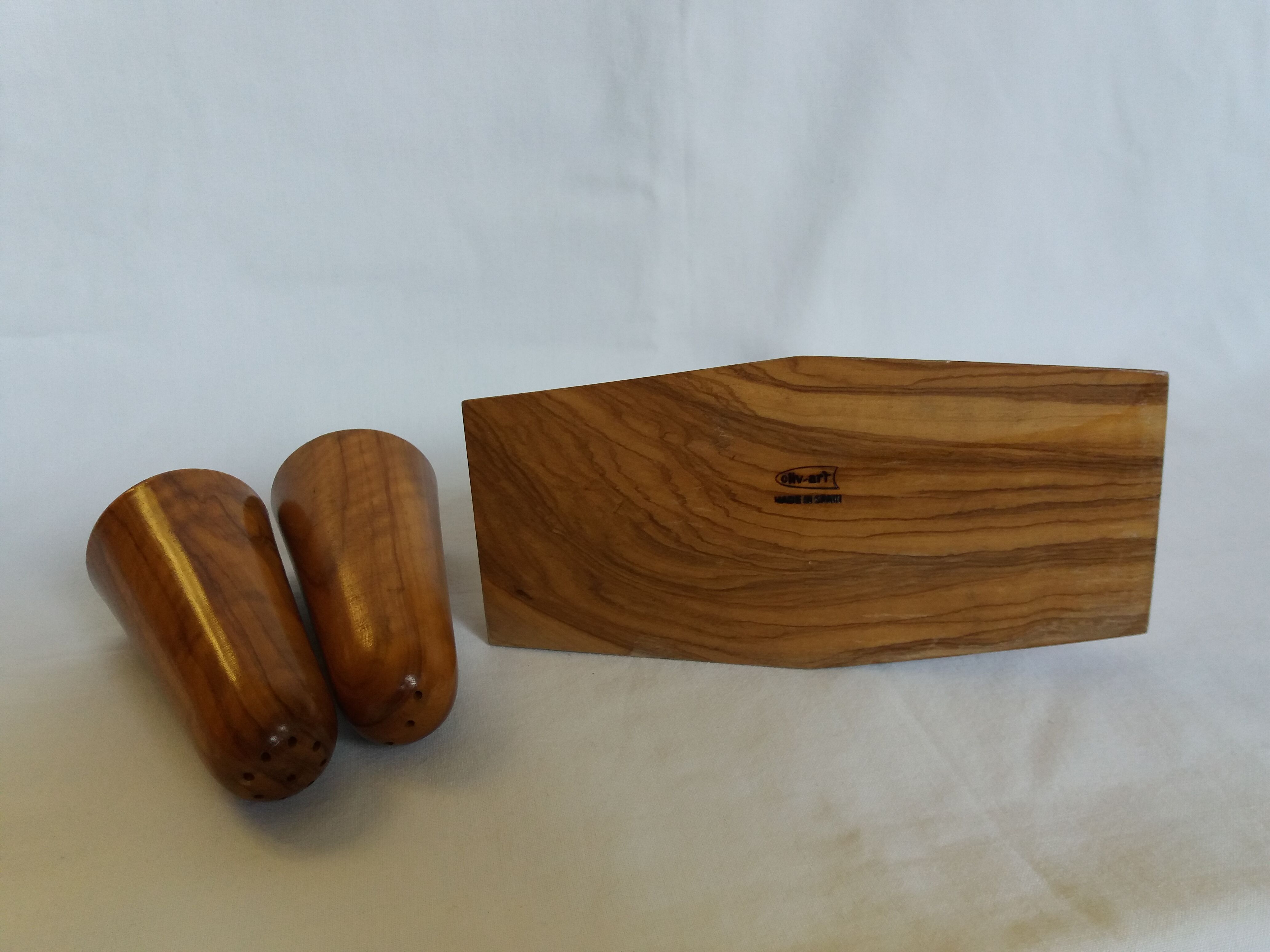 Pepper shaker in olive wood Art Deco style