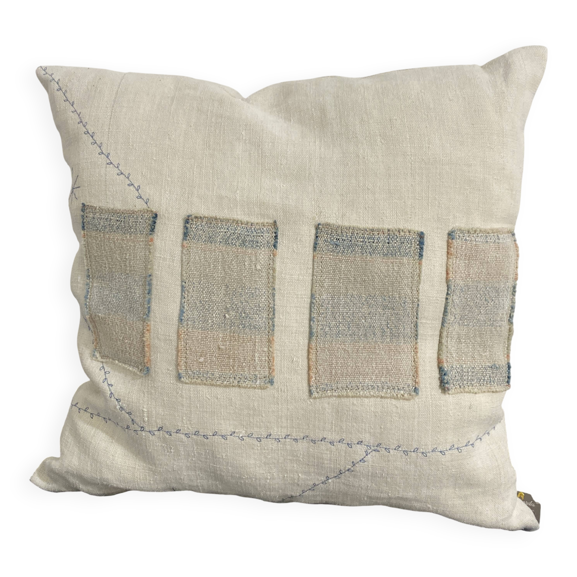 Cushion in old canvas Kilim style