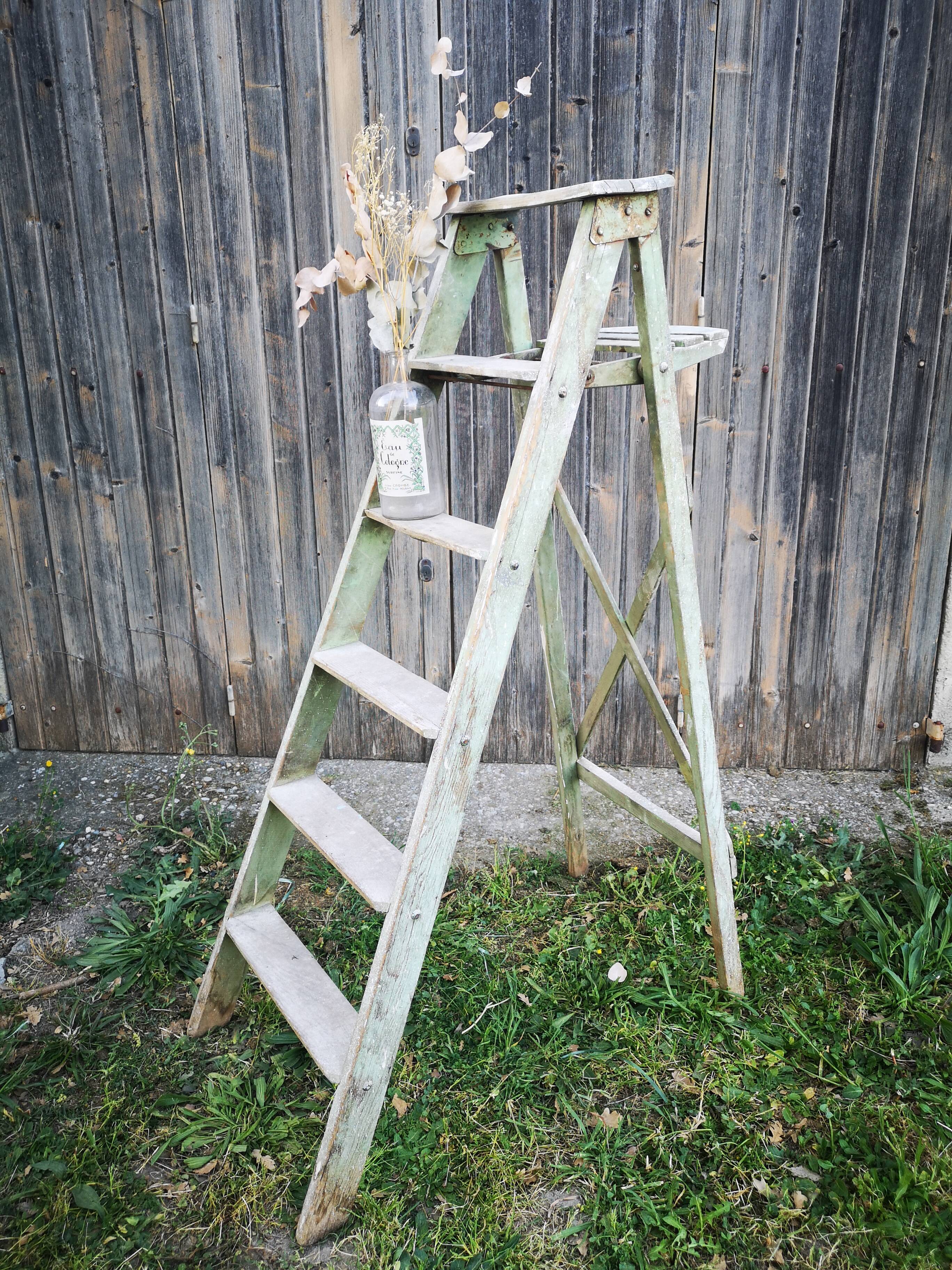 Painter's stepladder