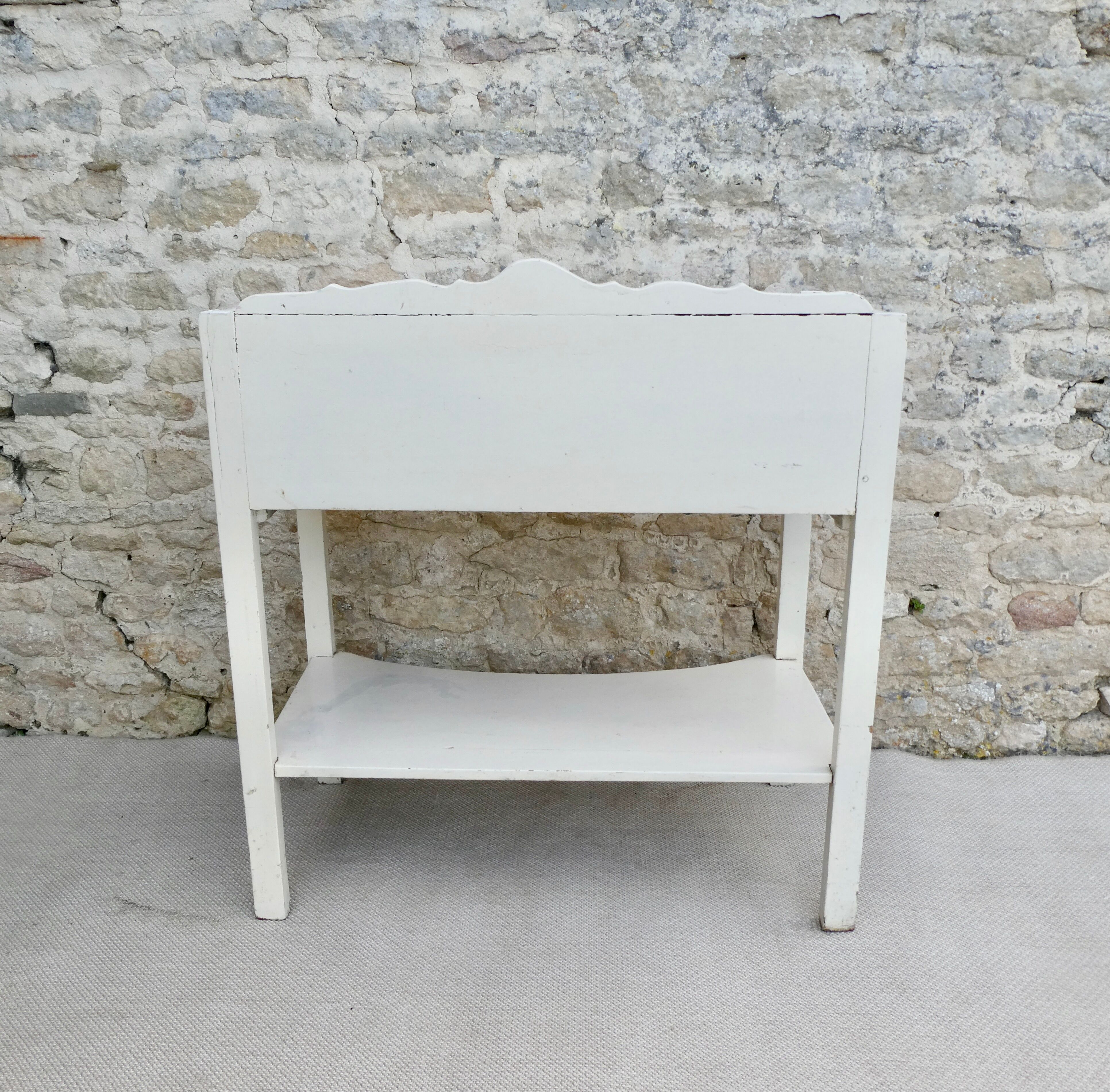 Bathroom furniture in white patina wood
