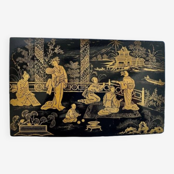 Large Japanese lacquered box from 1850