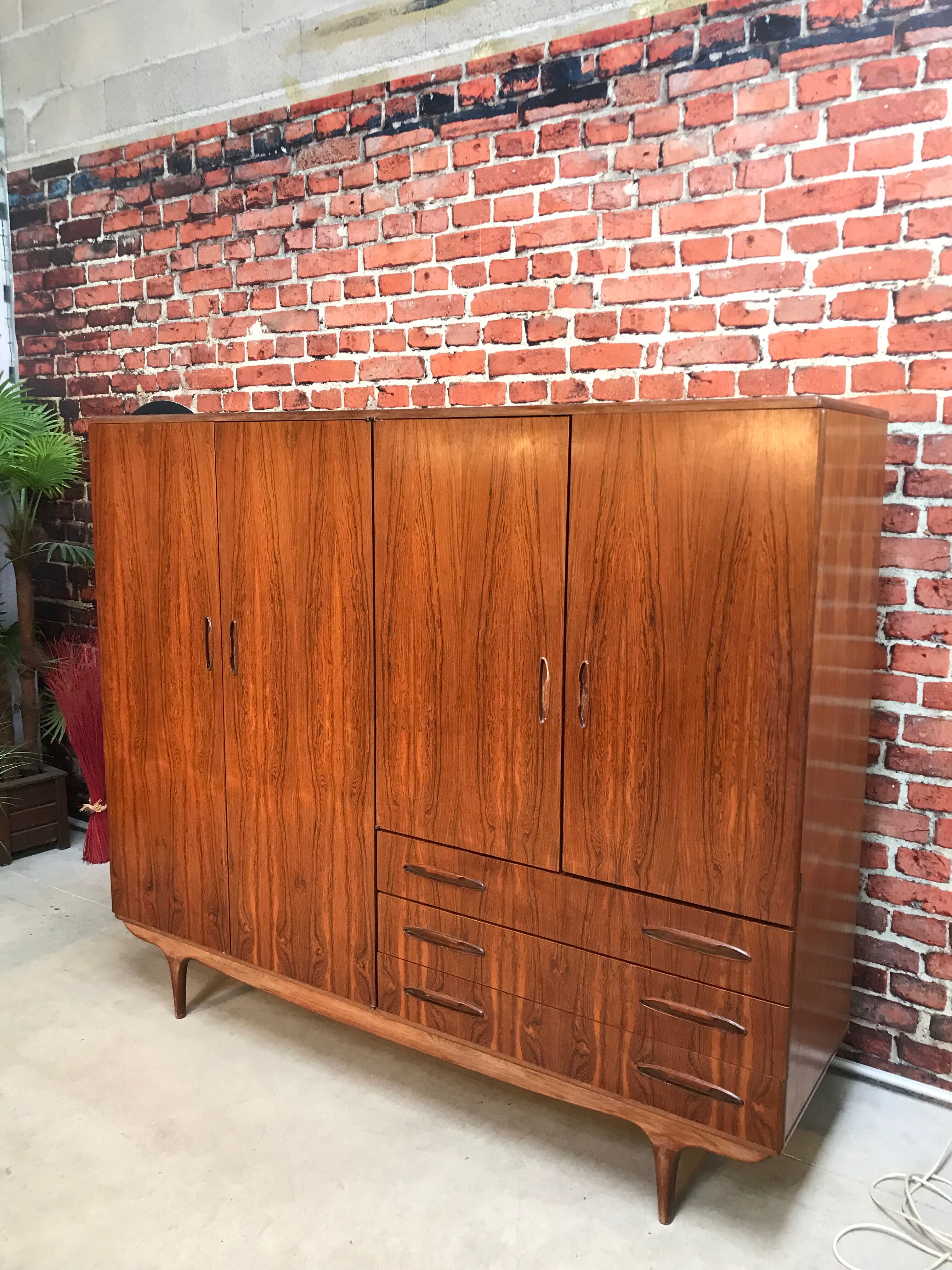 Commode penderie en placage palissandre de rio