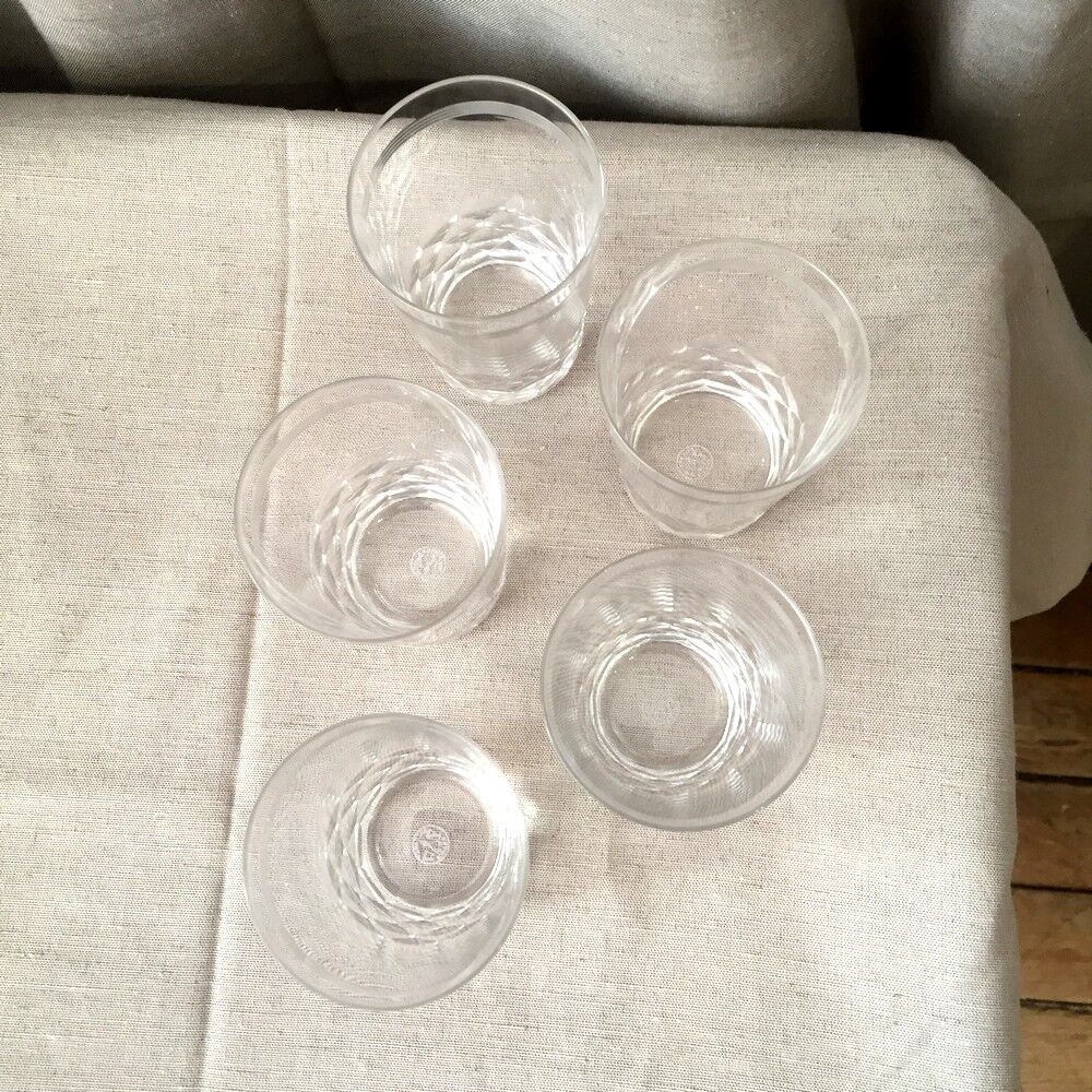 Suite de 5 gobelets en cristal de baccarat modele chauny