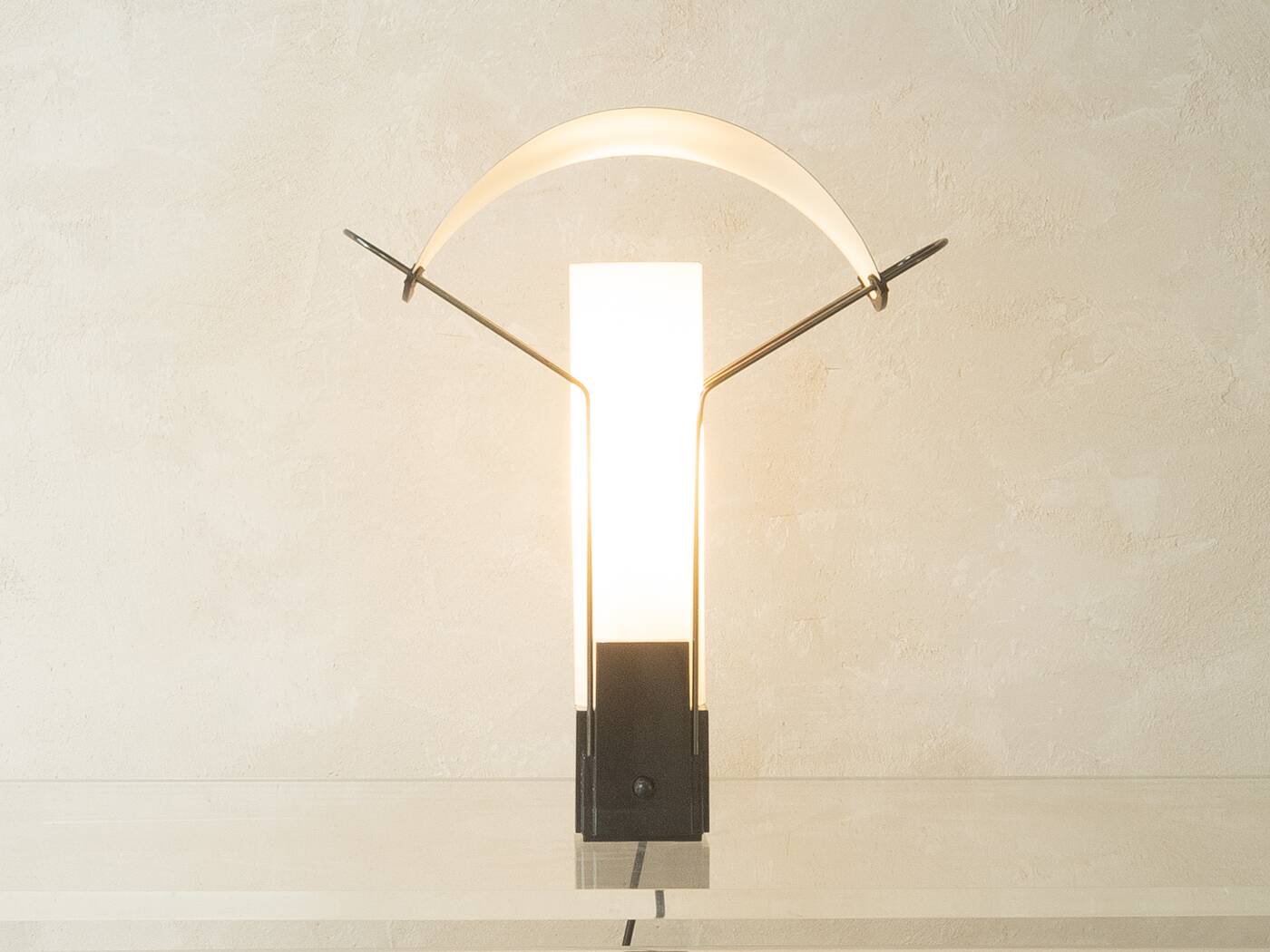 Lampe de table Palio, Arteluce | Perry King & Santiago Miranda -