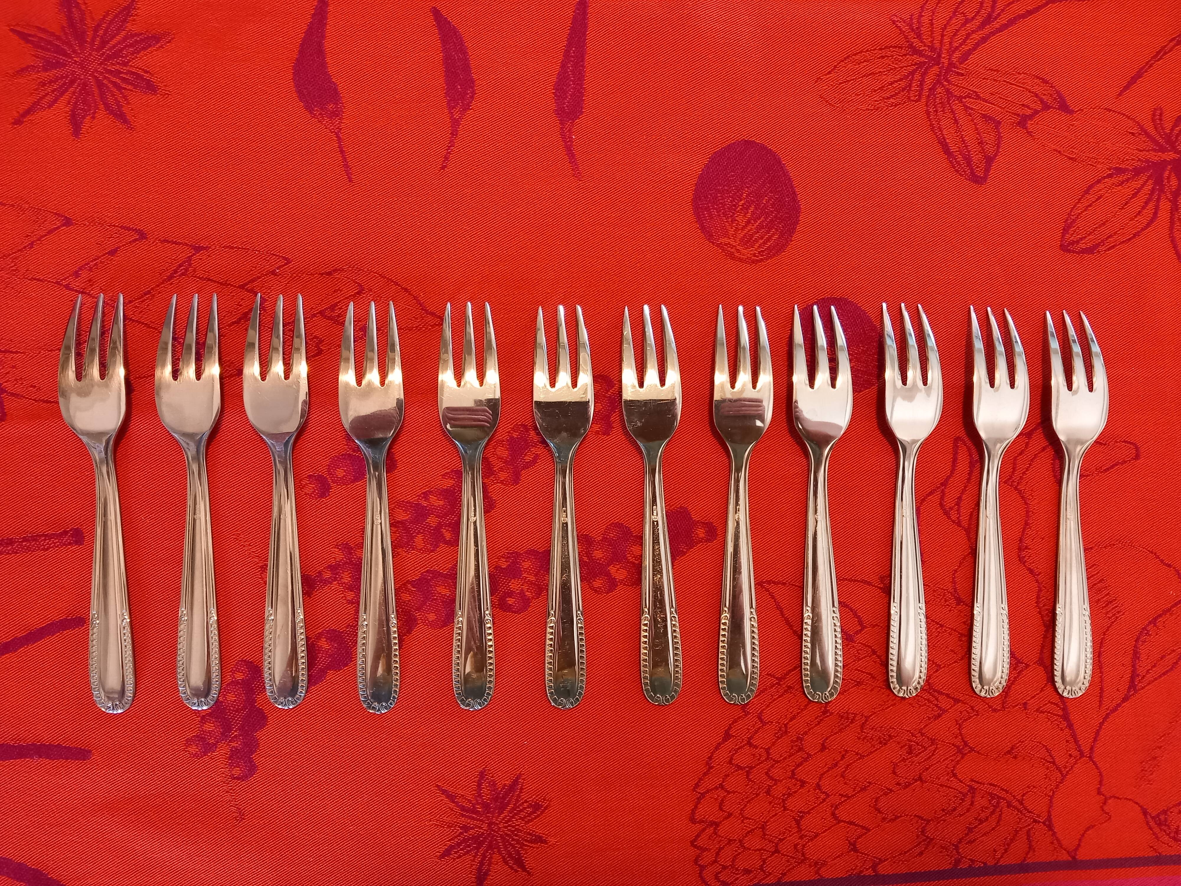 Box of 12 small dessert forks, Devouge Dupont silverware.