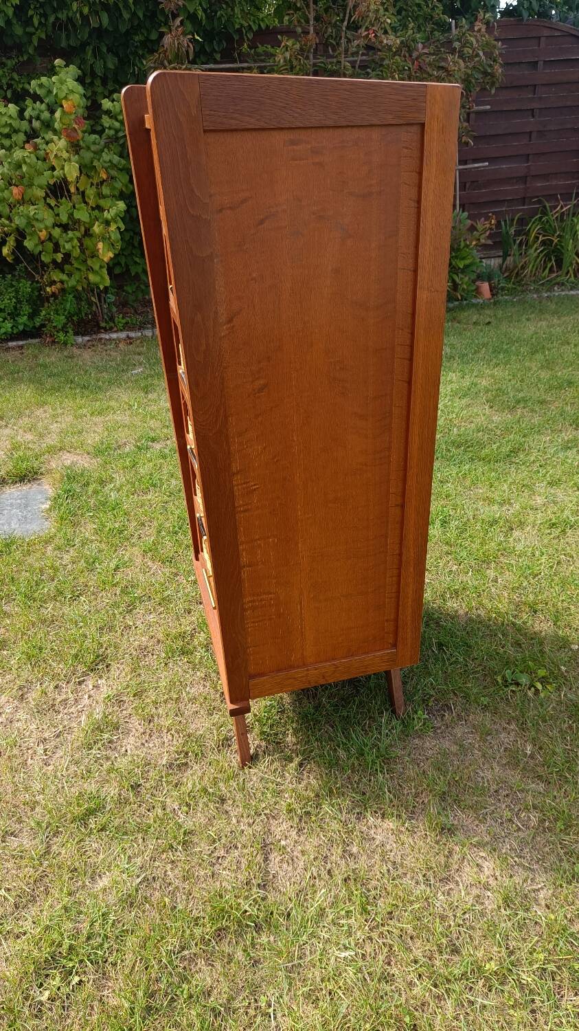 Tall chest of drawers in wood and rattan with splayed legs