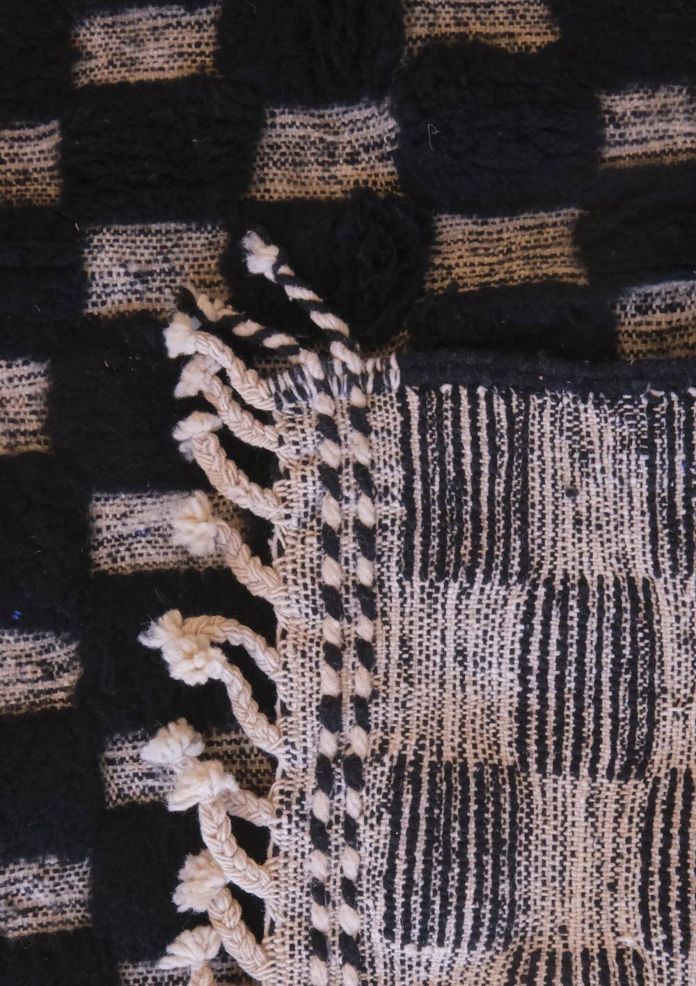 Tapis texturé noir à carreaux - 151 x 124 cm