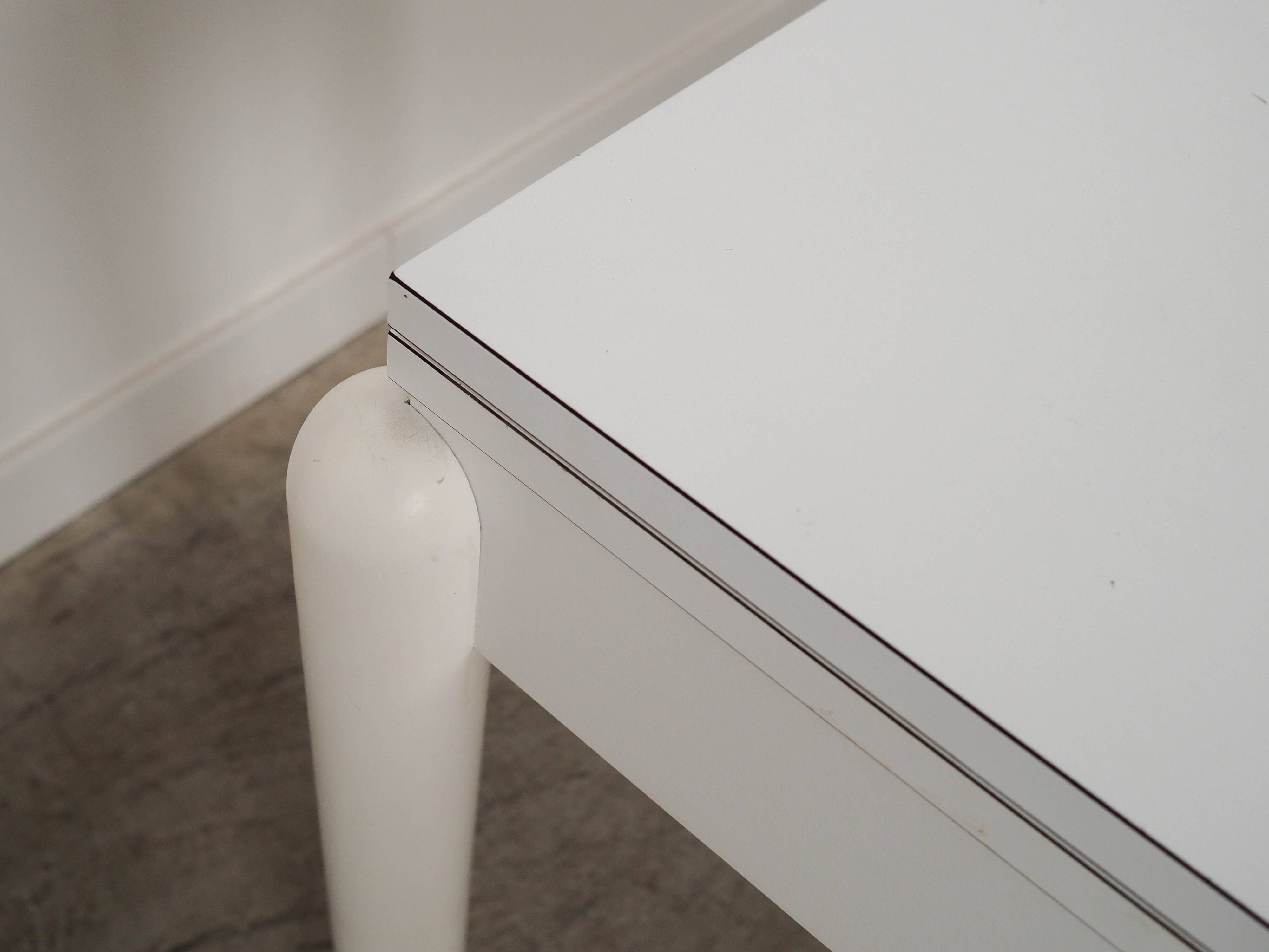 White extendable table, Italian design, 1980s, made in Italy