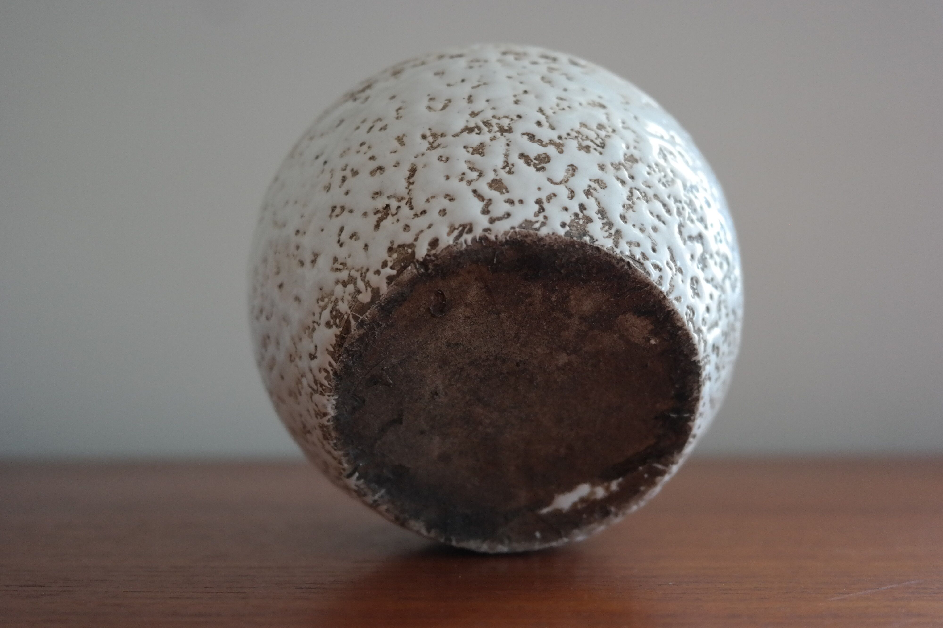 Small vase ball enamelled white