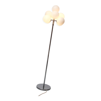 1970s floor lamp in chromed metal and opaline