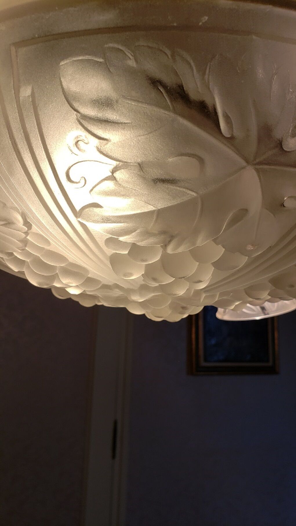 Art deco suspension molded glass