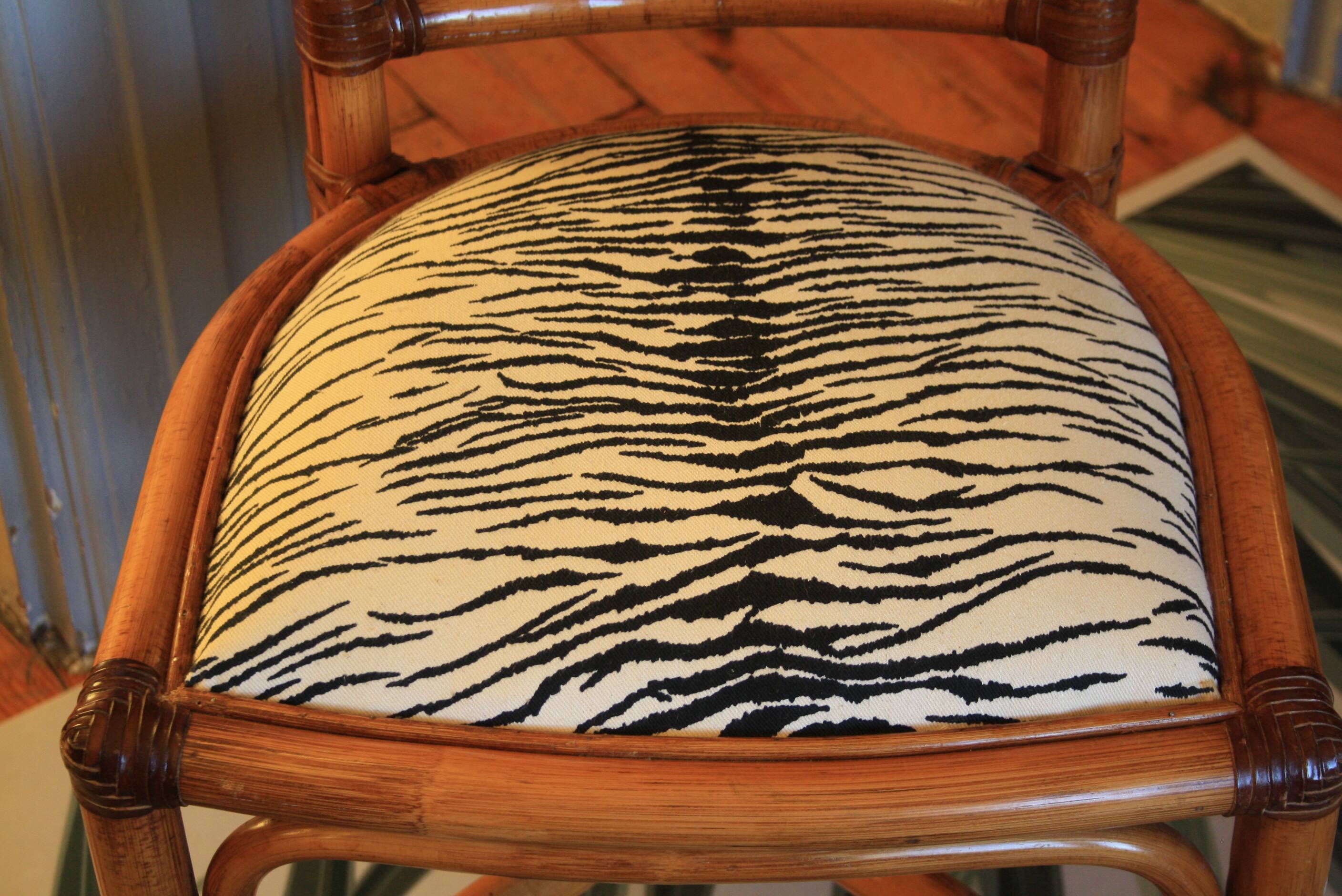 Chaise en bambou assise zébrée