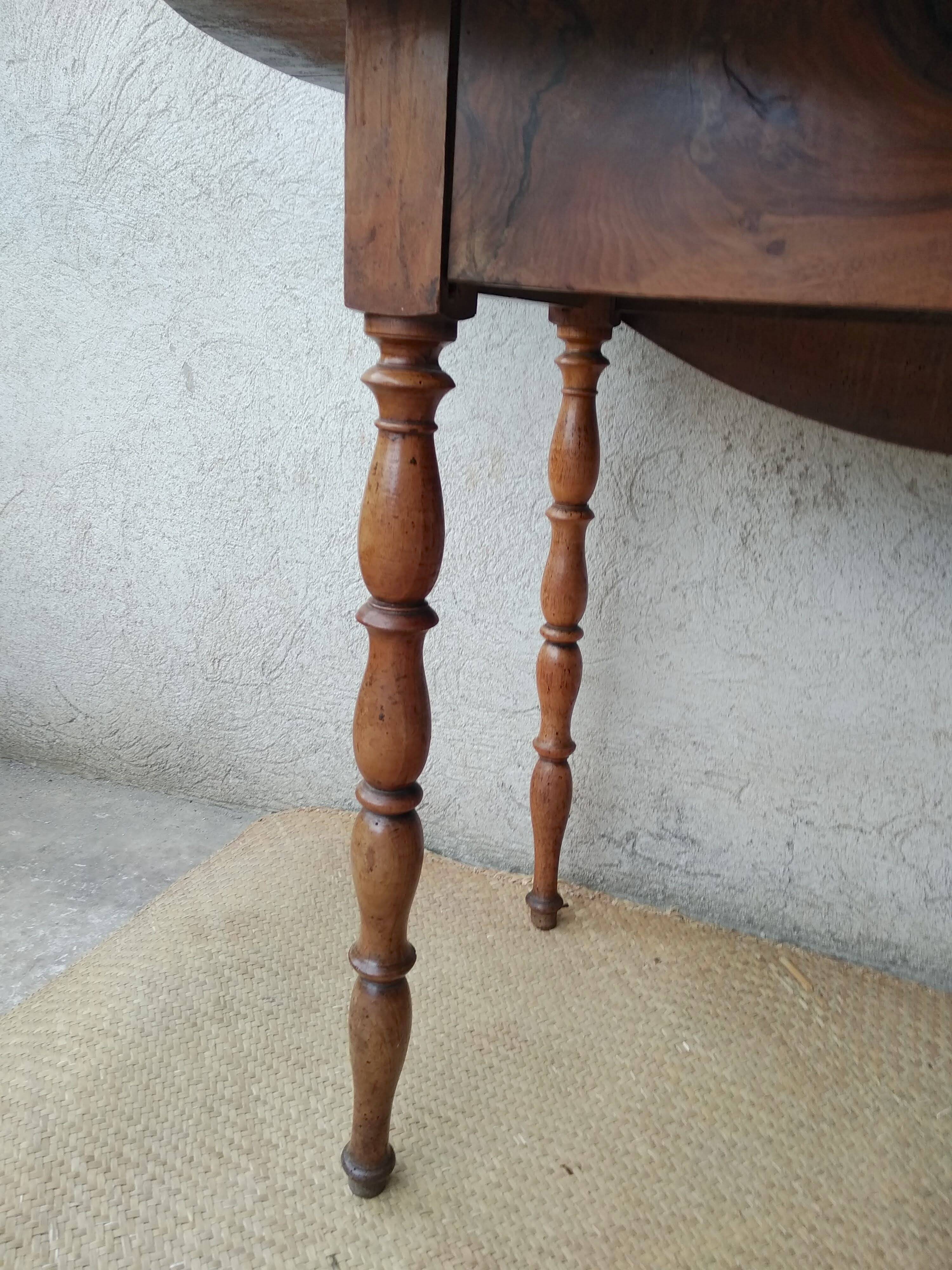 Table ovale à volets style Louis Philippe