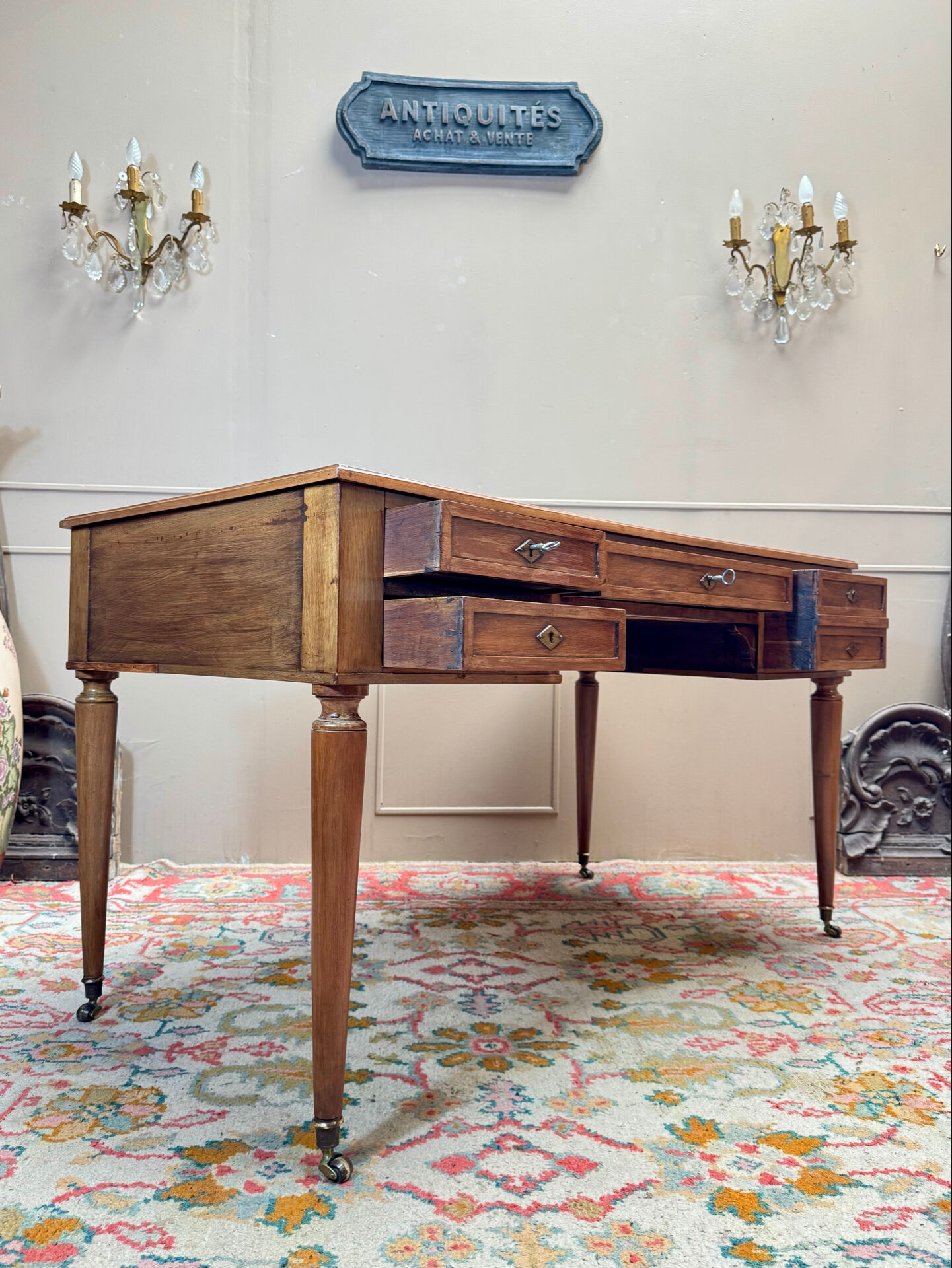 Walnut desk in Directoire style, 19th century.