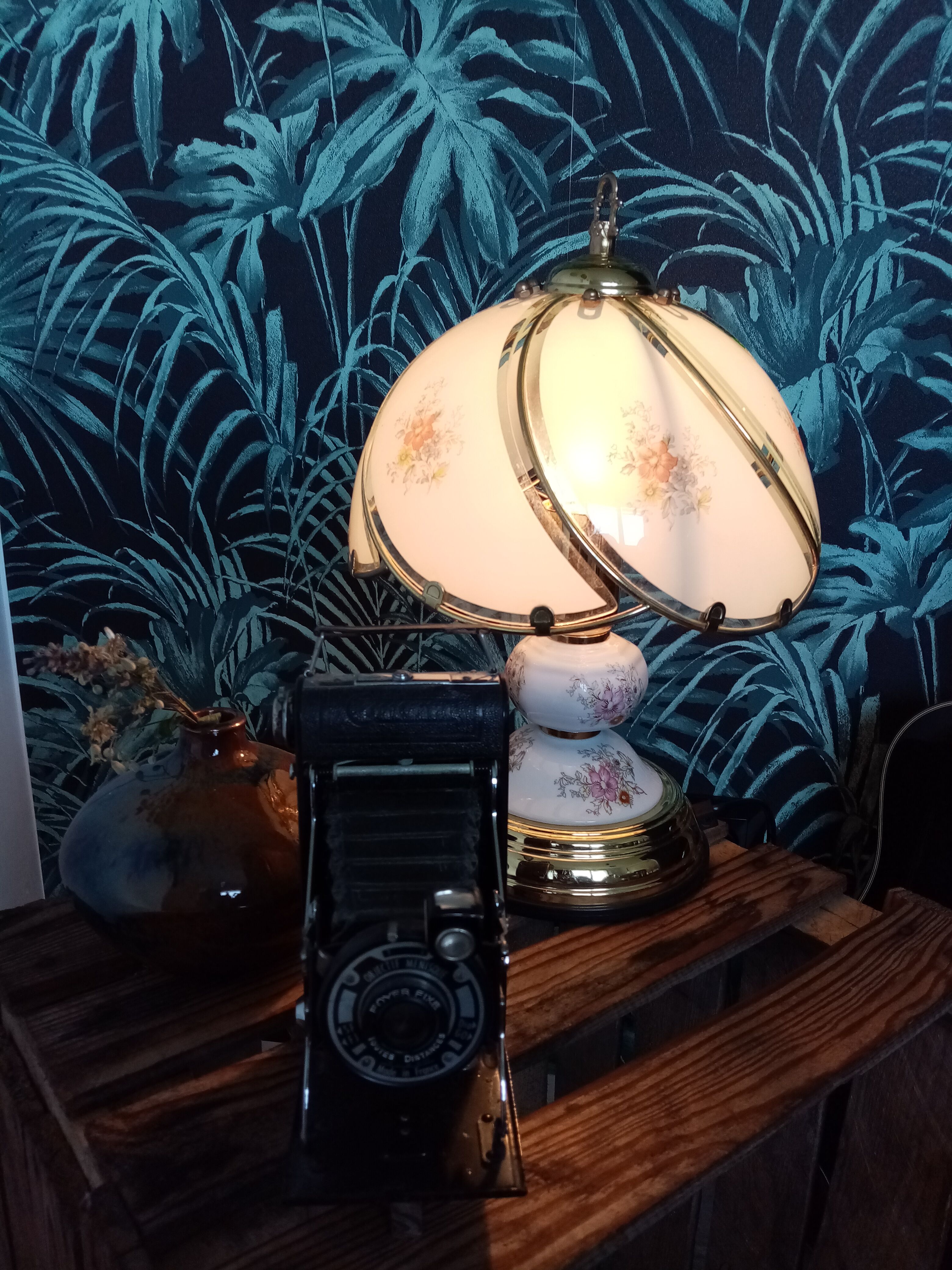 Vintage laying lamp