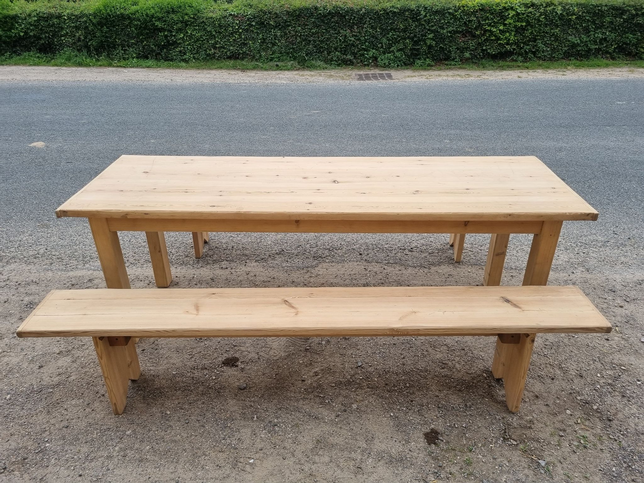 Set farmhouse table and 2 benches