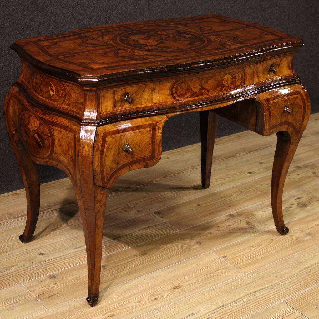 Coiffeuse lombarde marquetée de style Louis XV du XXe siècle