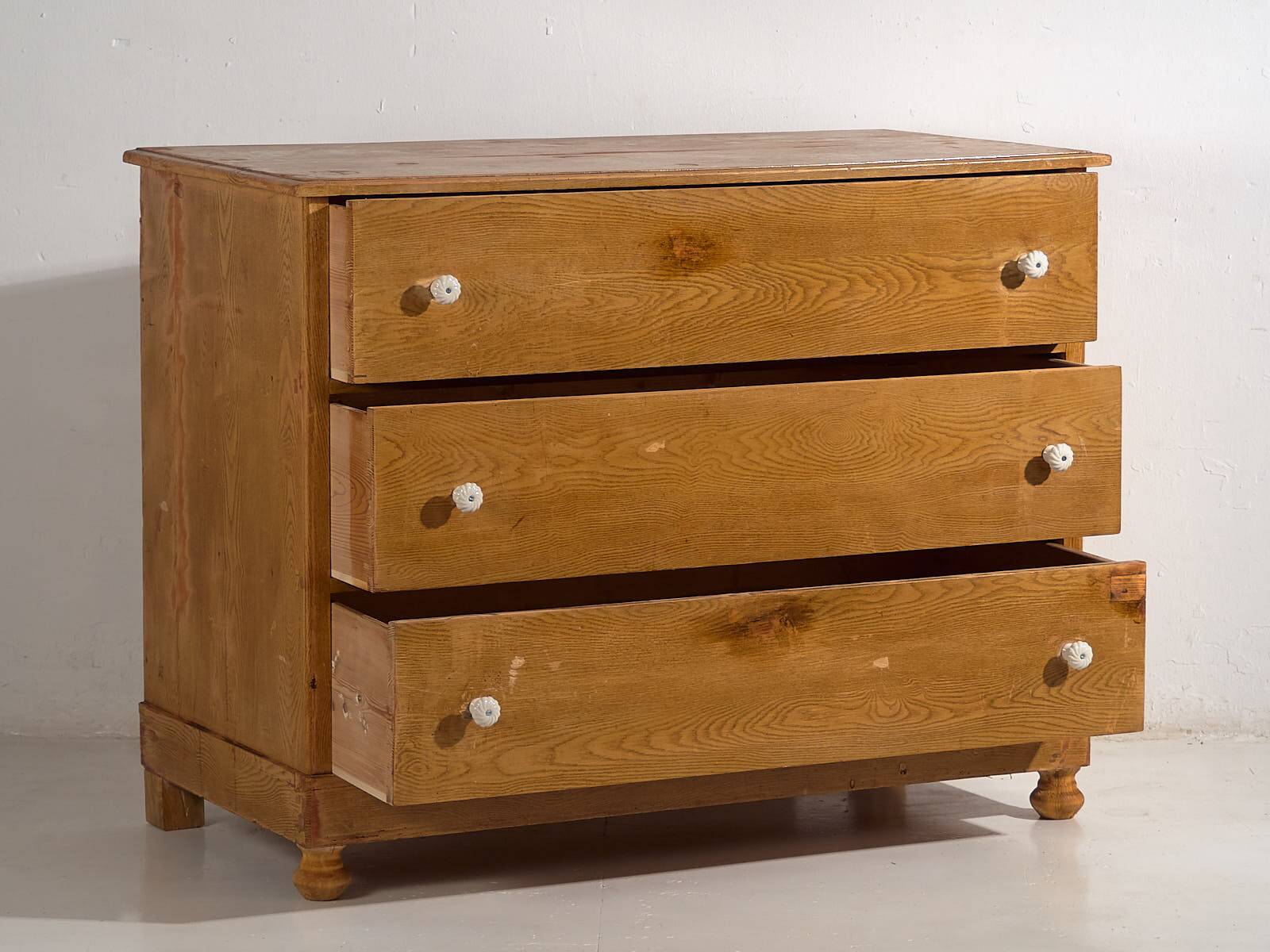 Antique three-drawer chest of drawers (circa 1920) #49