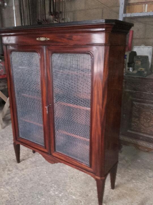 Vitrine Transition en placage d’acajou restaurée