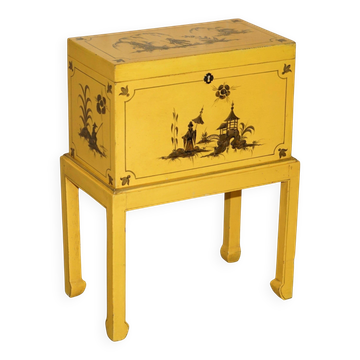 Antique Japanese commode hand-painted and lacquered.