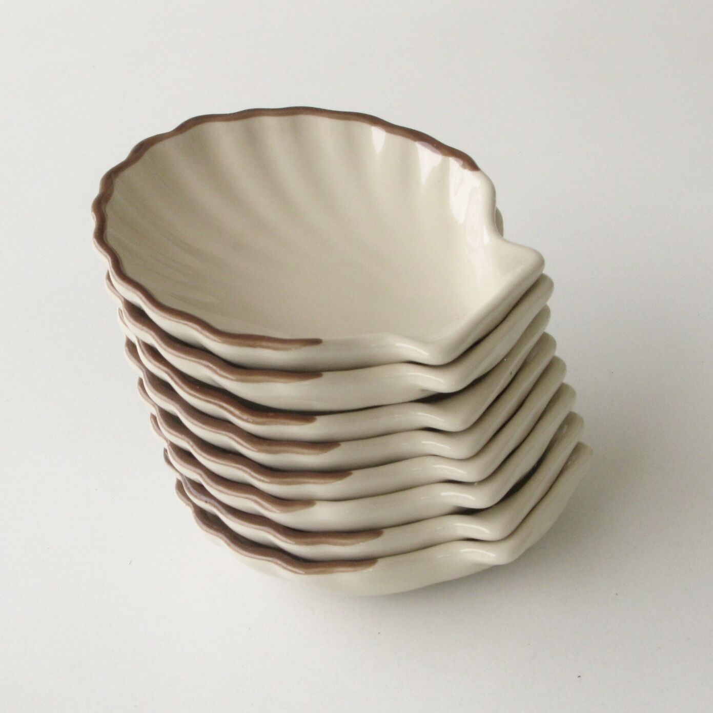 Set of 8 Emile Henry Scallops - Beige culinary pottery