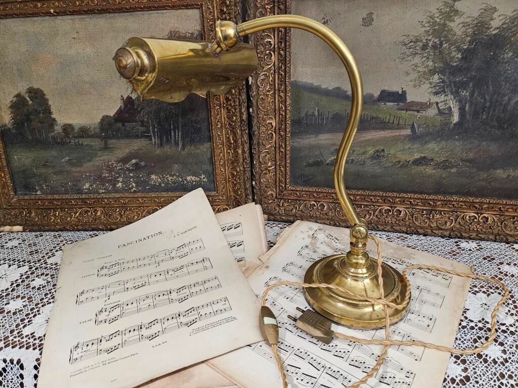 Piano lamp
