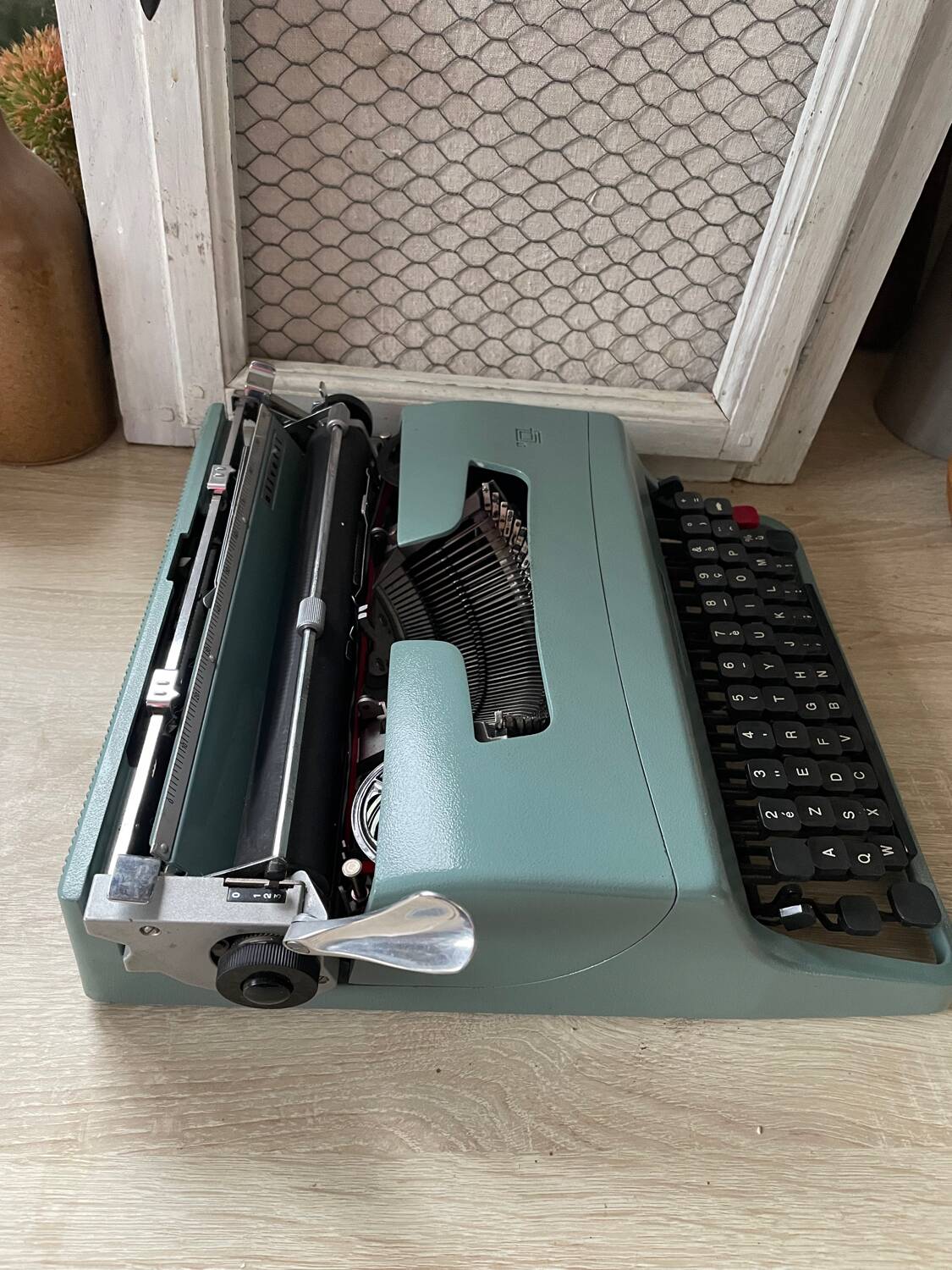 Olivetti lettera 32 typewriter
