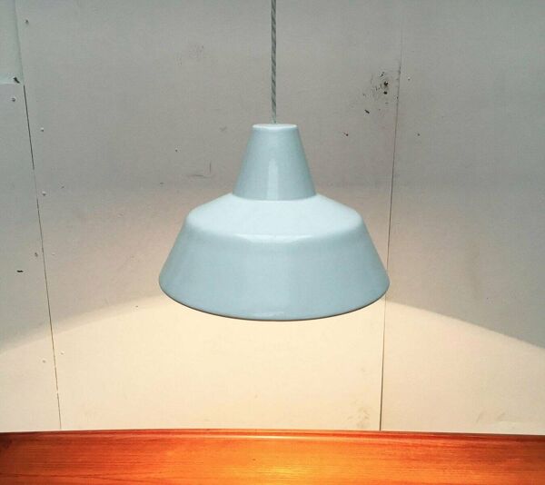 Suspension danoise en émail de Louis Poulsen, années 1960