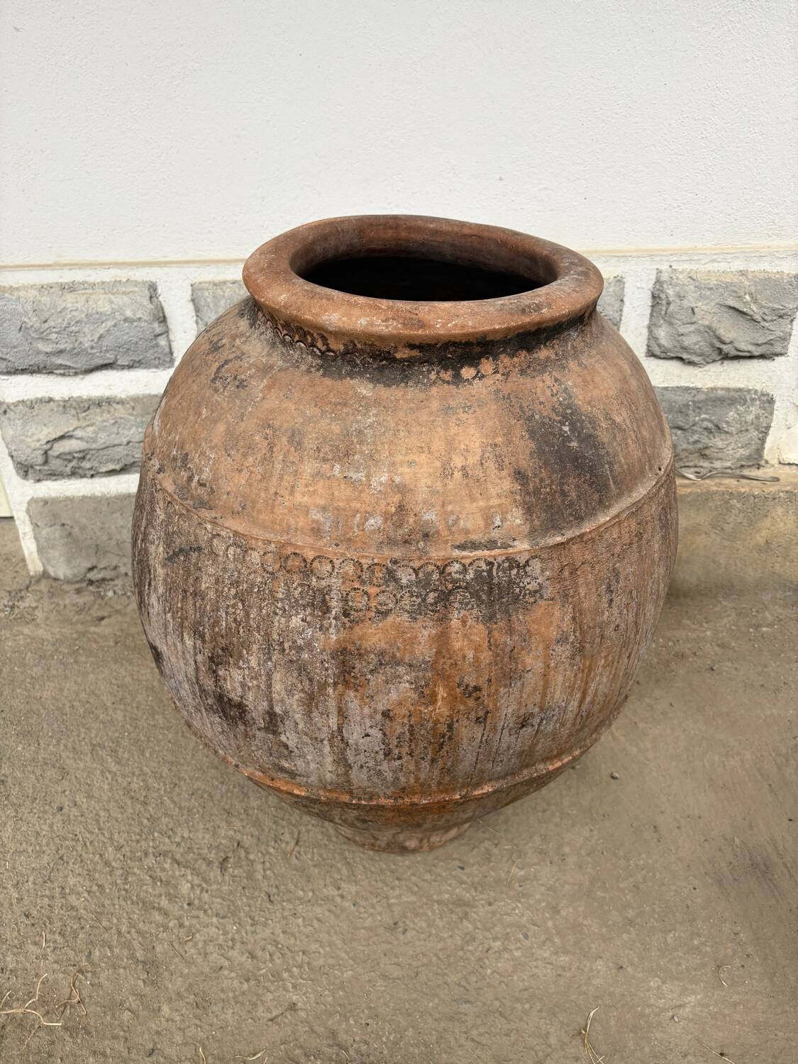 Old oil jar, Spain, Tinaja, 18th century.