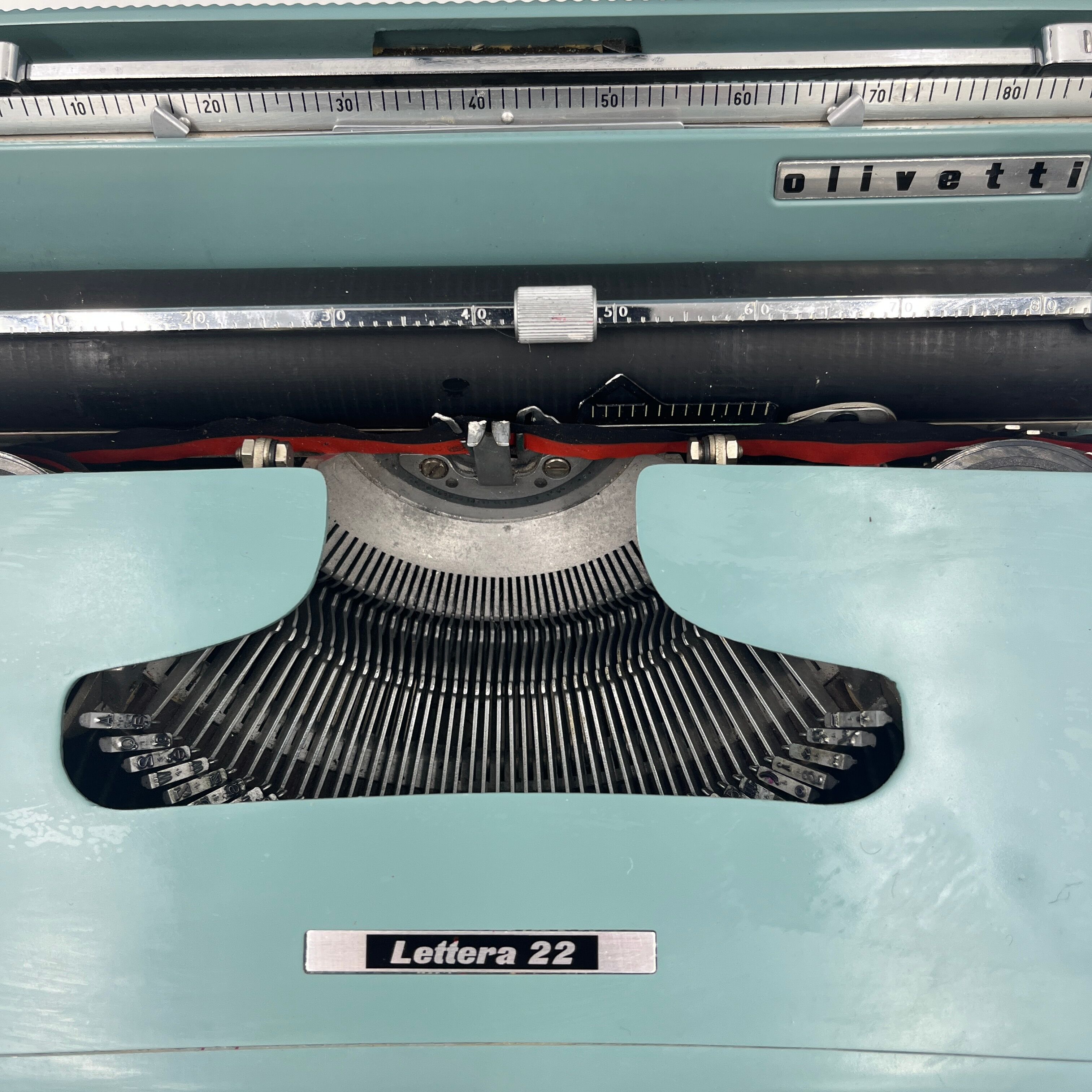 Olivetti Lettera 22 Blue typewriter