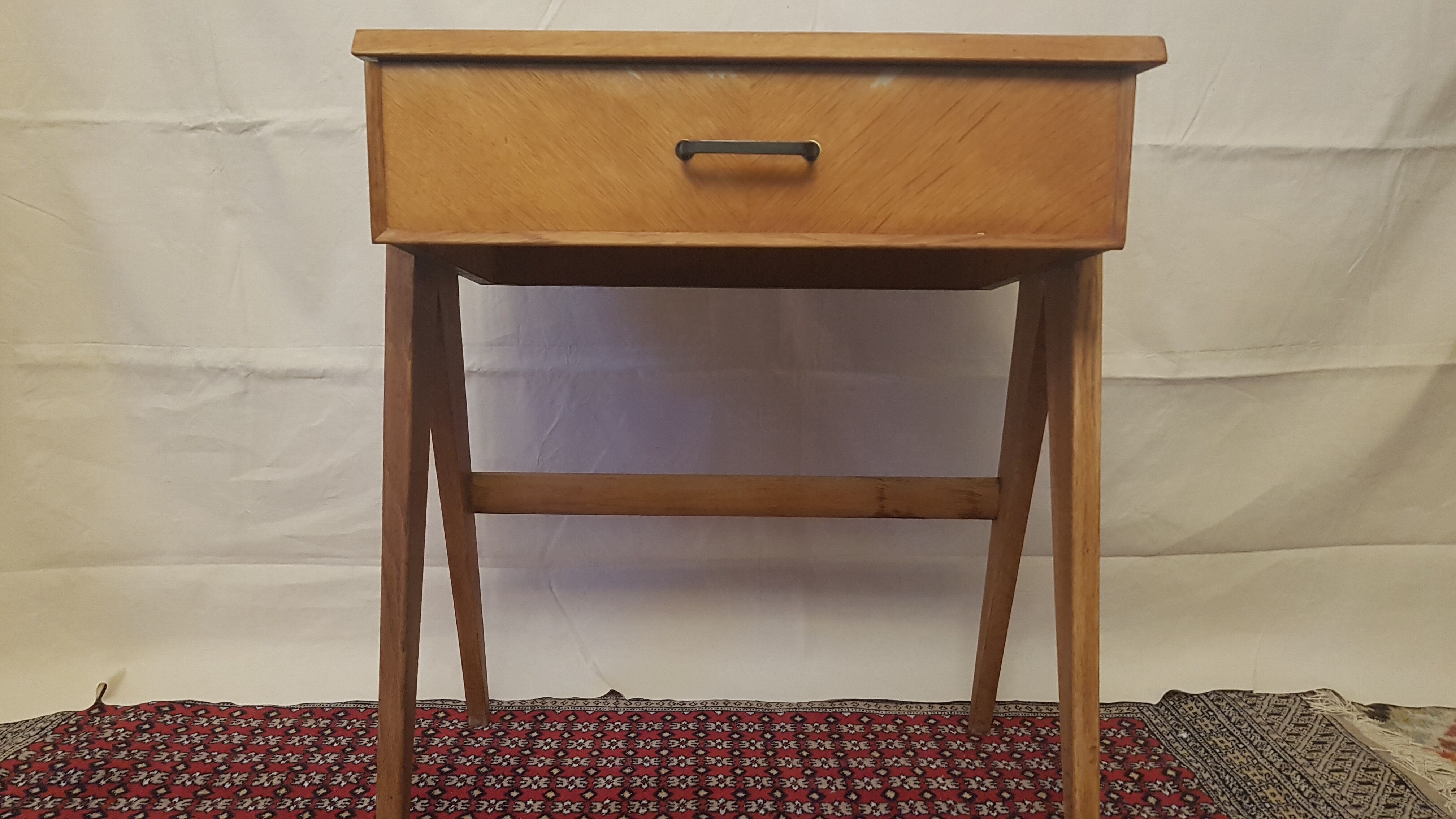 Bureau pieds compas