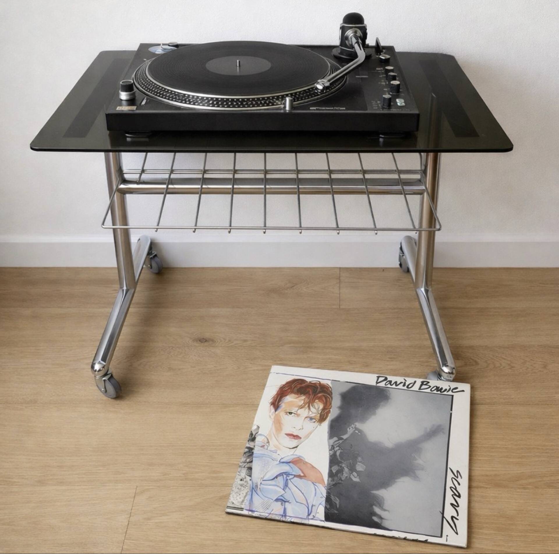 Vintage furniture on wheels in chrome and smoked glass – 70s/80s