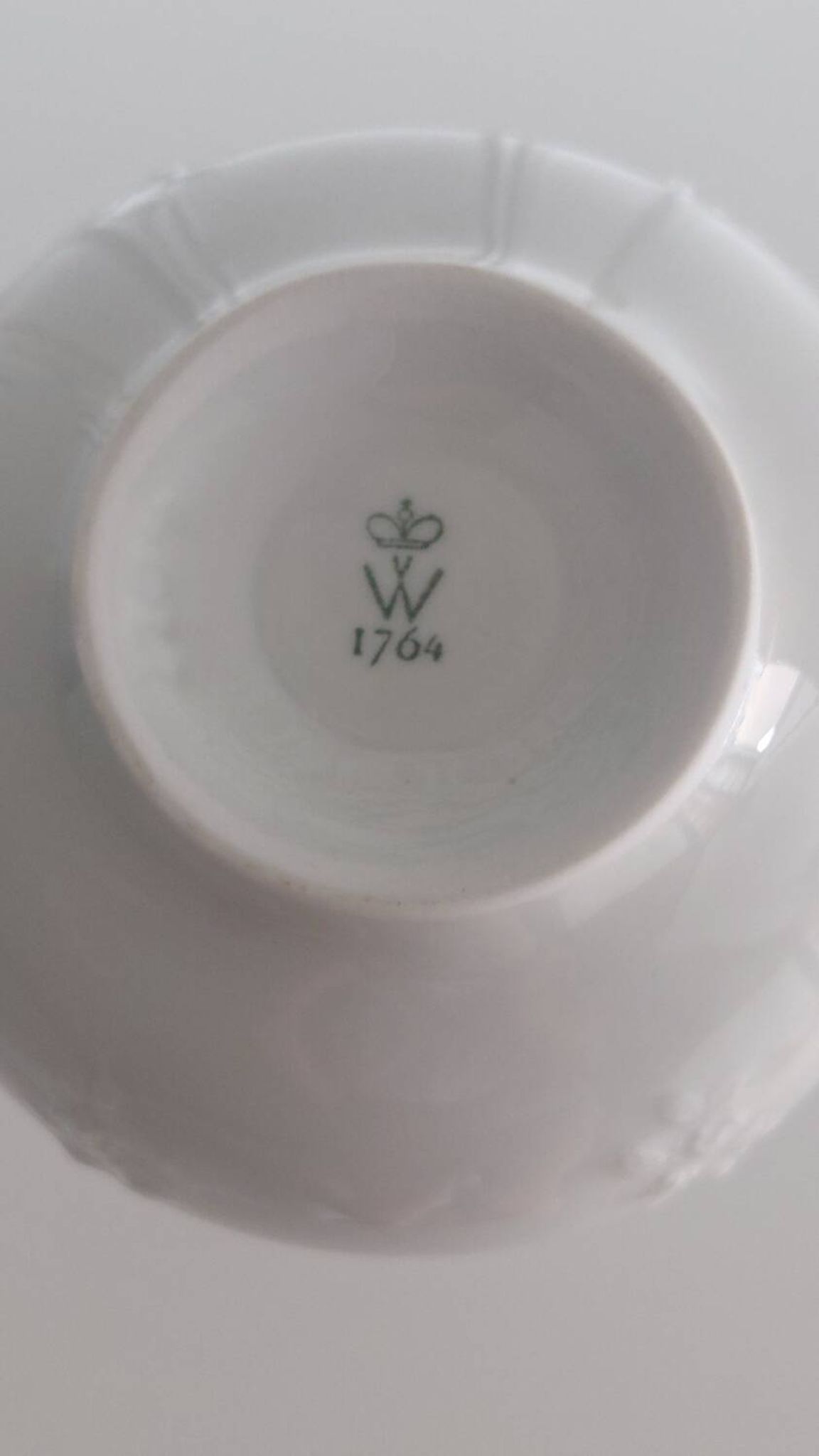 Wallendorf porcelain vase 1764, hand-painted floral decoration.