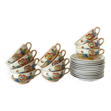 Tasses en porcelaine fine nacrée et fleurie , Japon