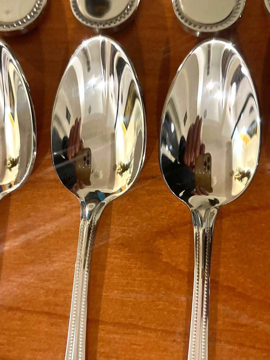 Christofle perles acier ,ménagère 38 pièces état neuf