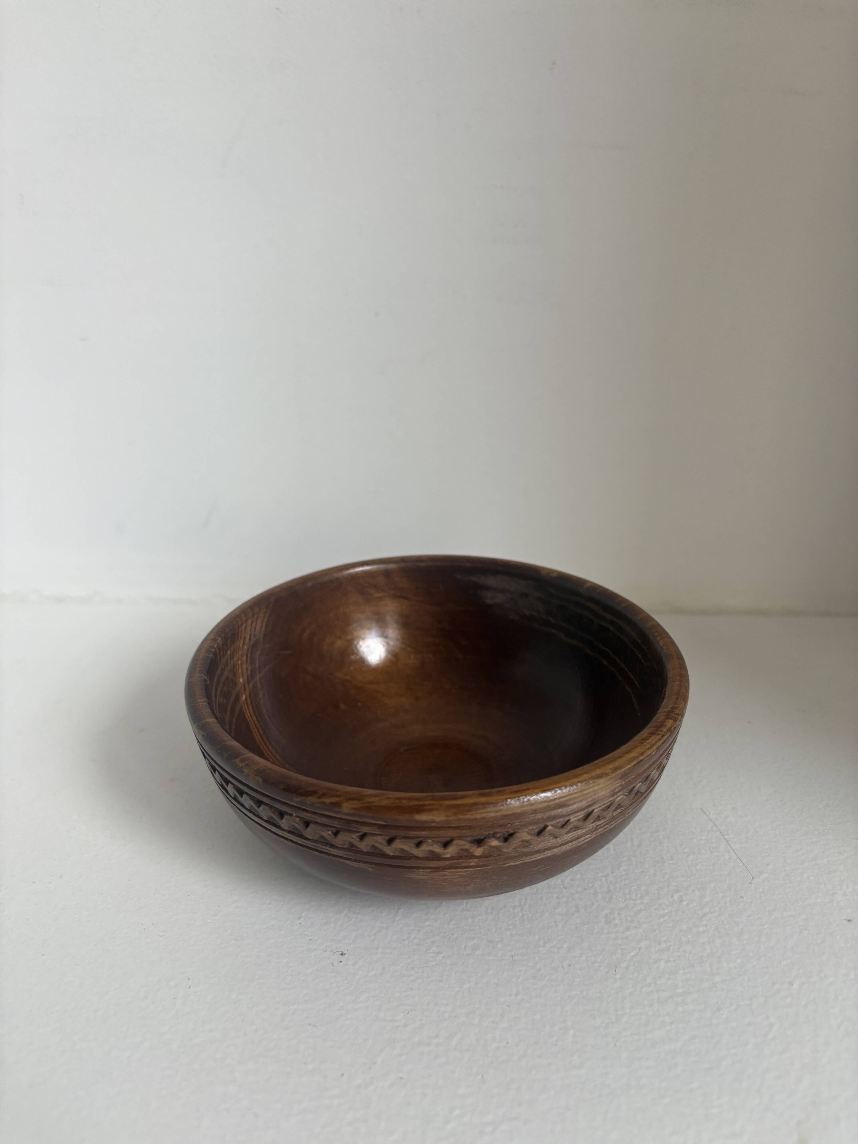 Set of 19 decorative items