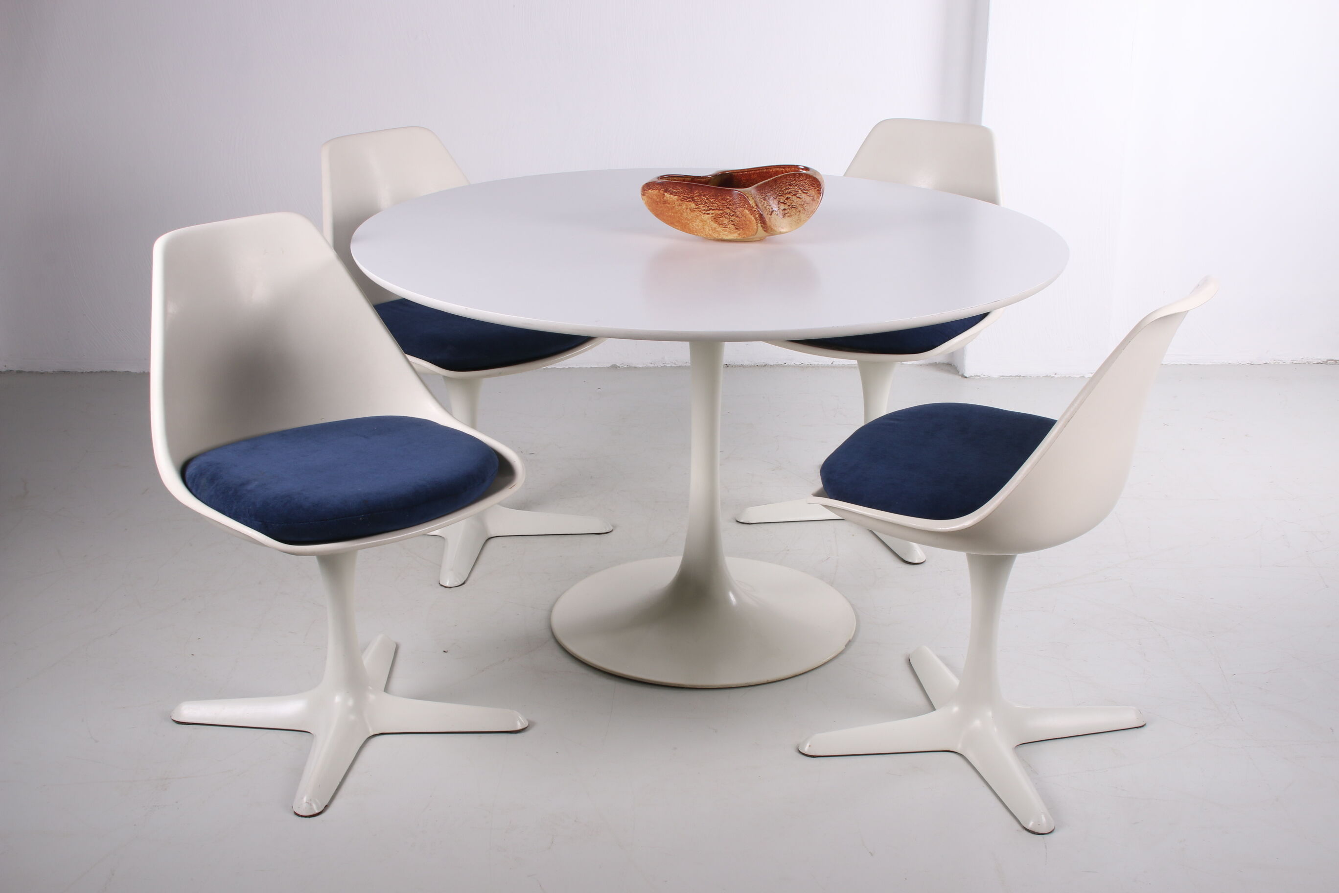 Set of table with 4 chairs designed by Maurice Burke made by Arkana